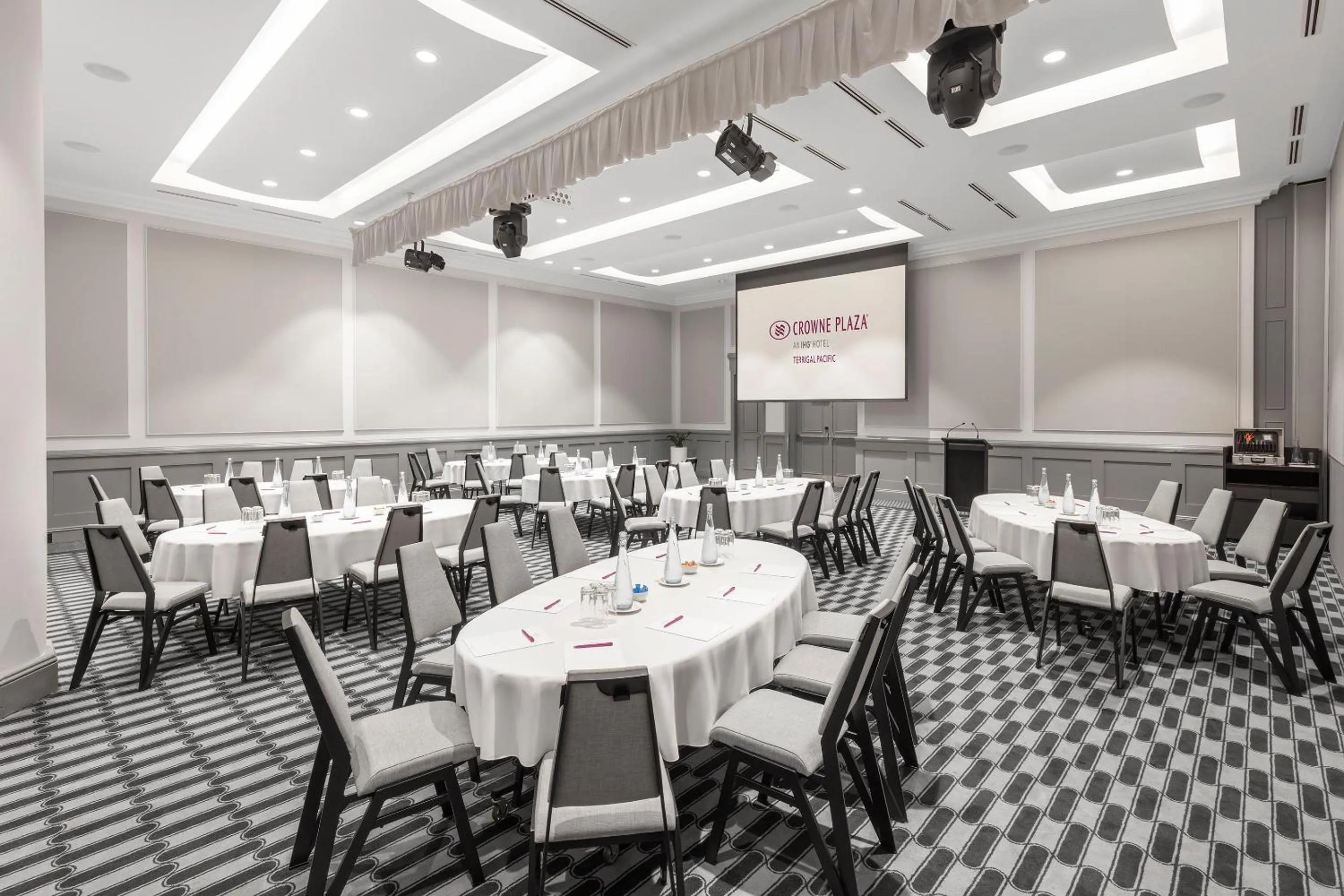Meeting/conference room in Crowne Plaza Terrigal Pacific by IHG