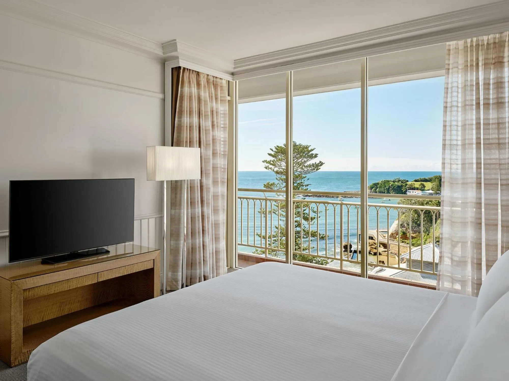 Bedroom, Bed in Crowne Plaza Terrigal Pacific by IHG