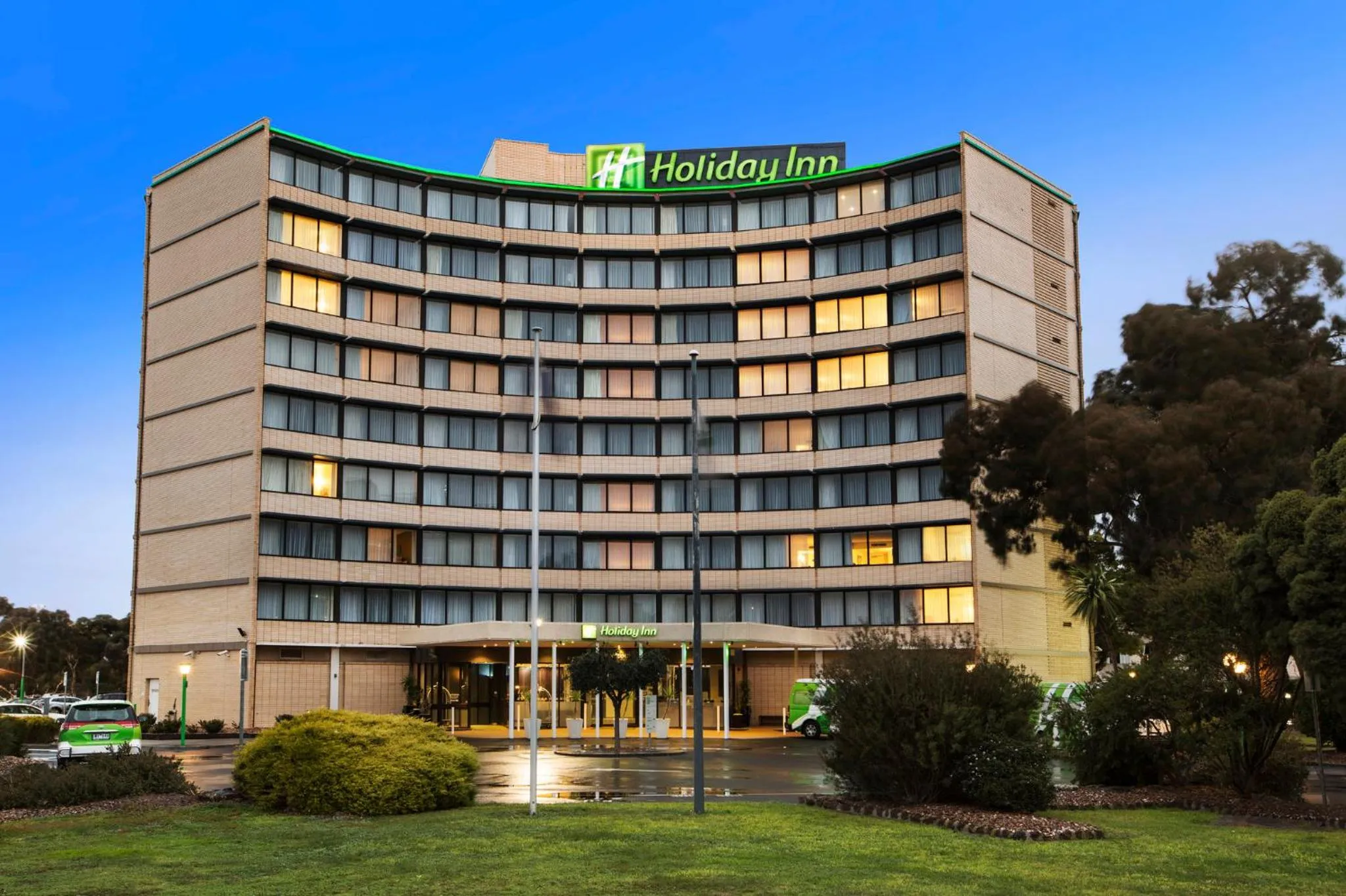 Property building in Holiday Inn Melbourne Airport by IHG