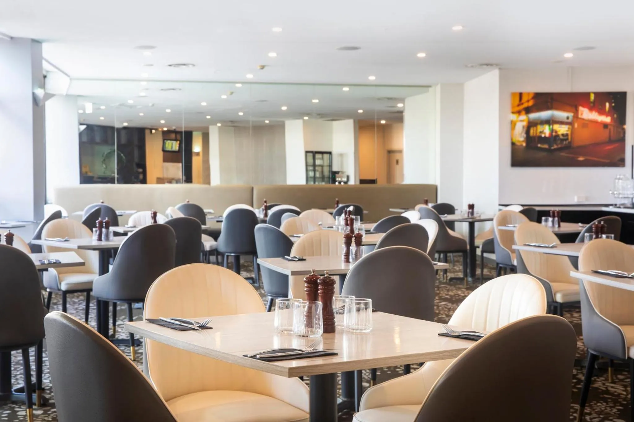 Restaurant/places to eat in Holiday Inn Melbourne Airport by IHG