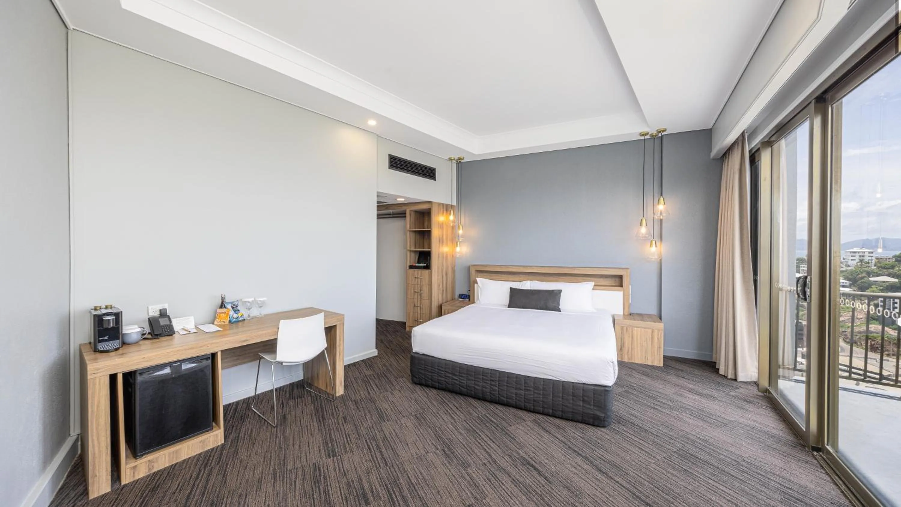 Bed in Hotel Grand Chancellor Townsville