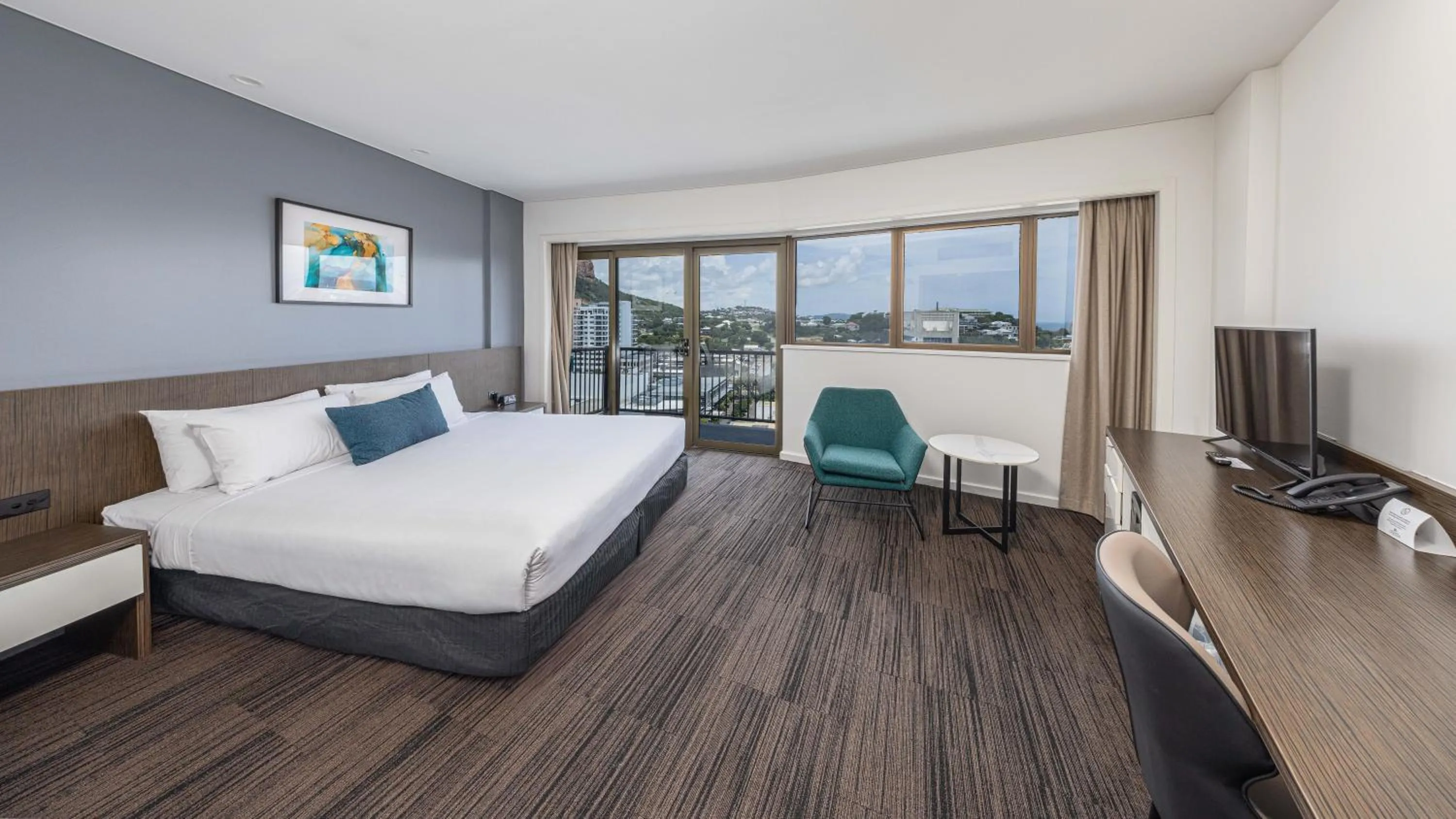 Bed in Hotel Grand Chancellor Townsville