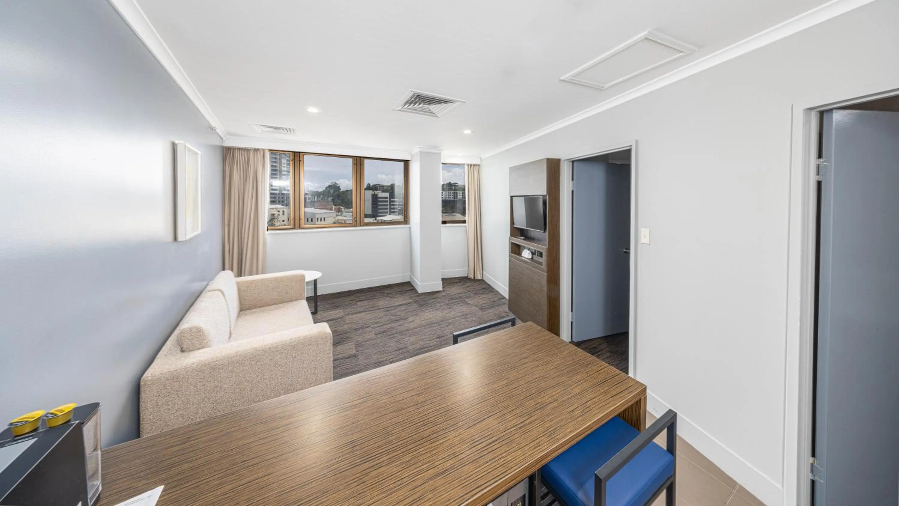 Kitchen or kitchenette in Hotel Grand Chancellor Townsville