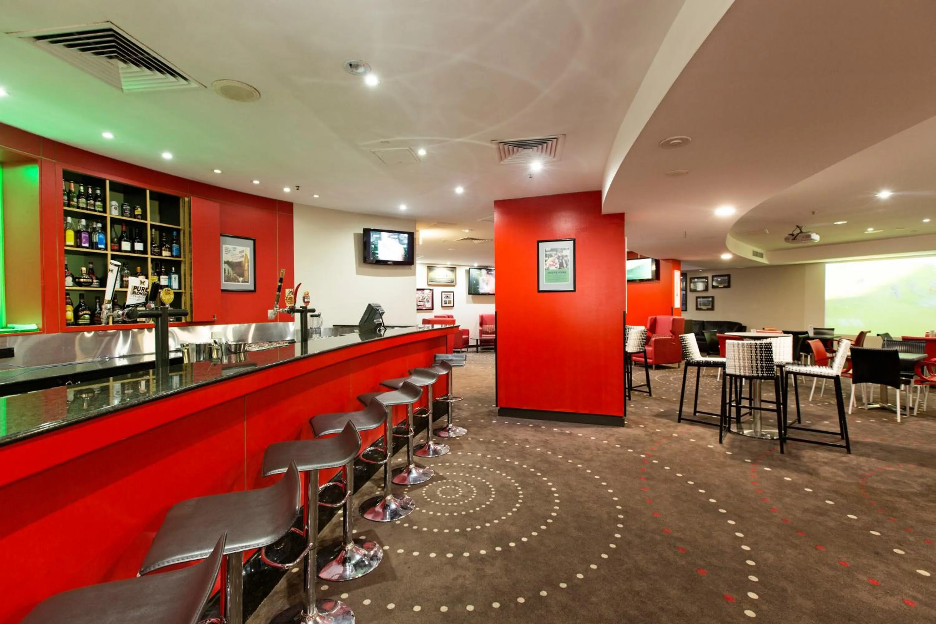 Lounge or bar in Hotel Grand Chancellor Townsville