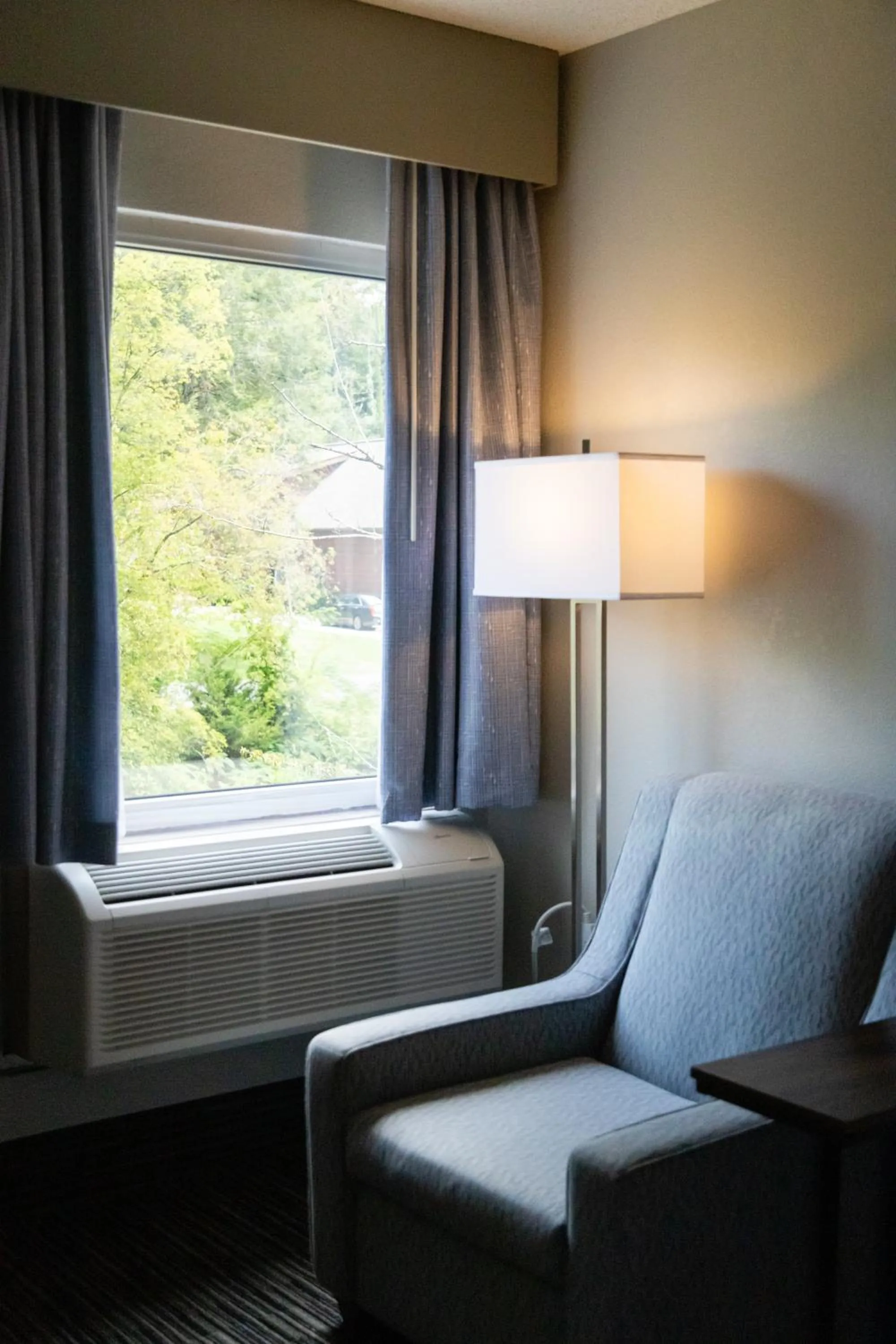 Seating area in Twin Mountain Inn & Suites