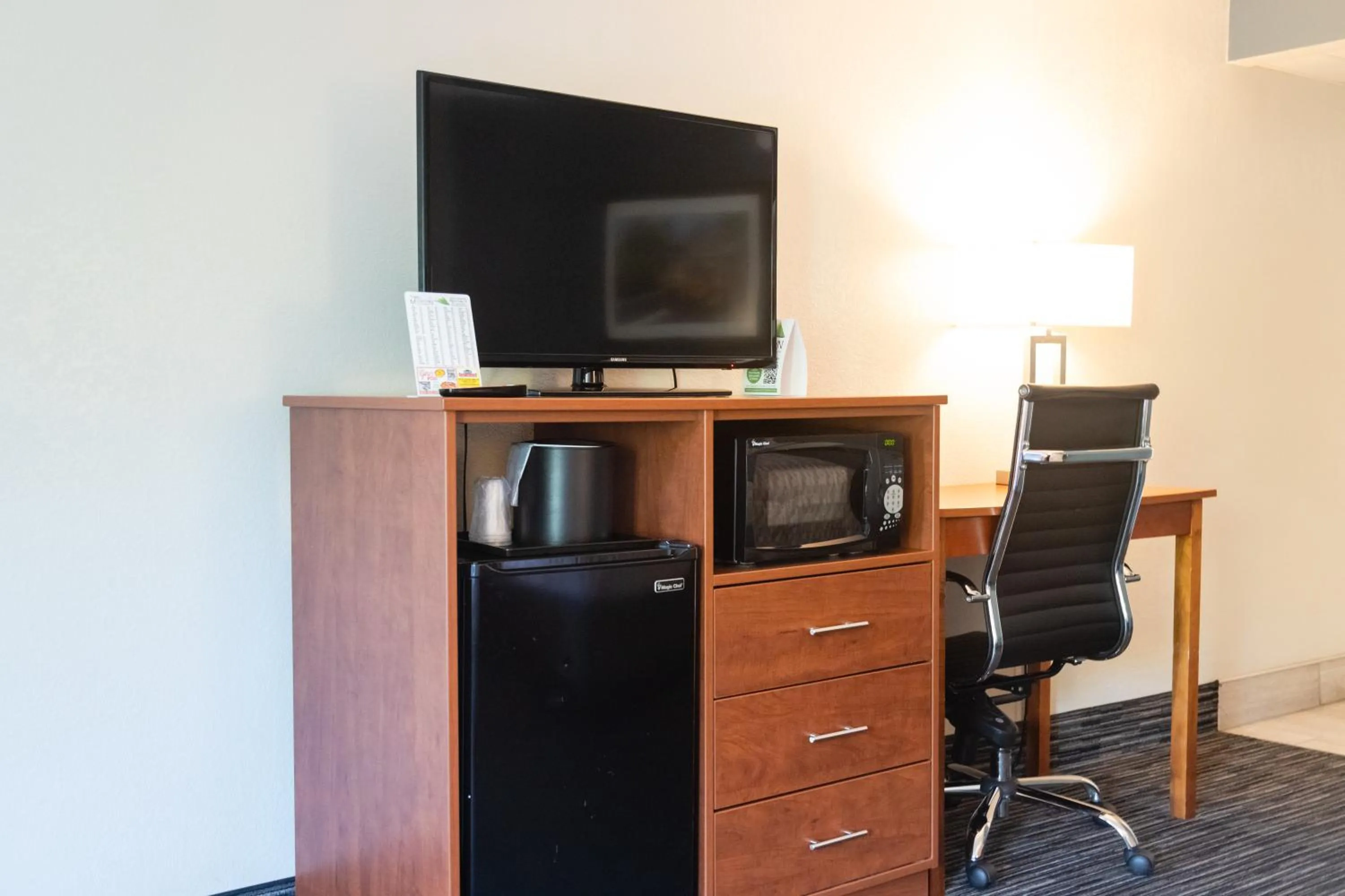 TV and multimedia in Twin Mountain Inn & Suites