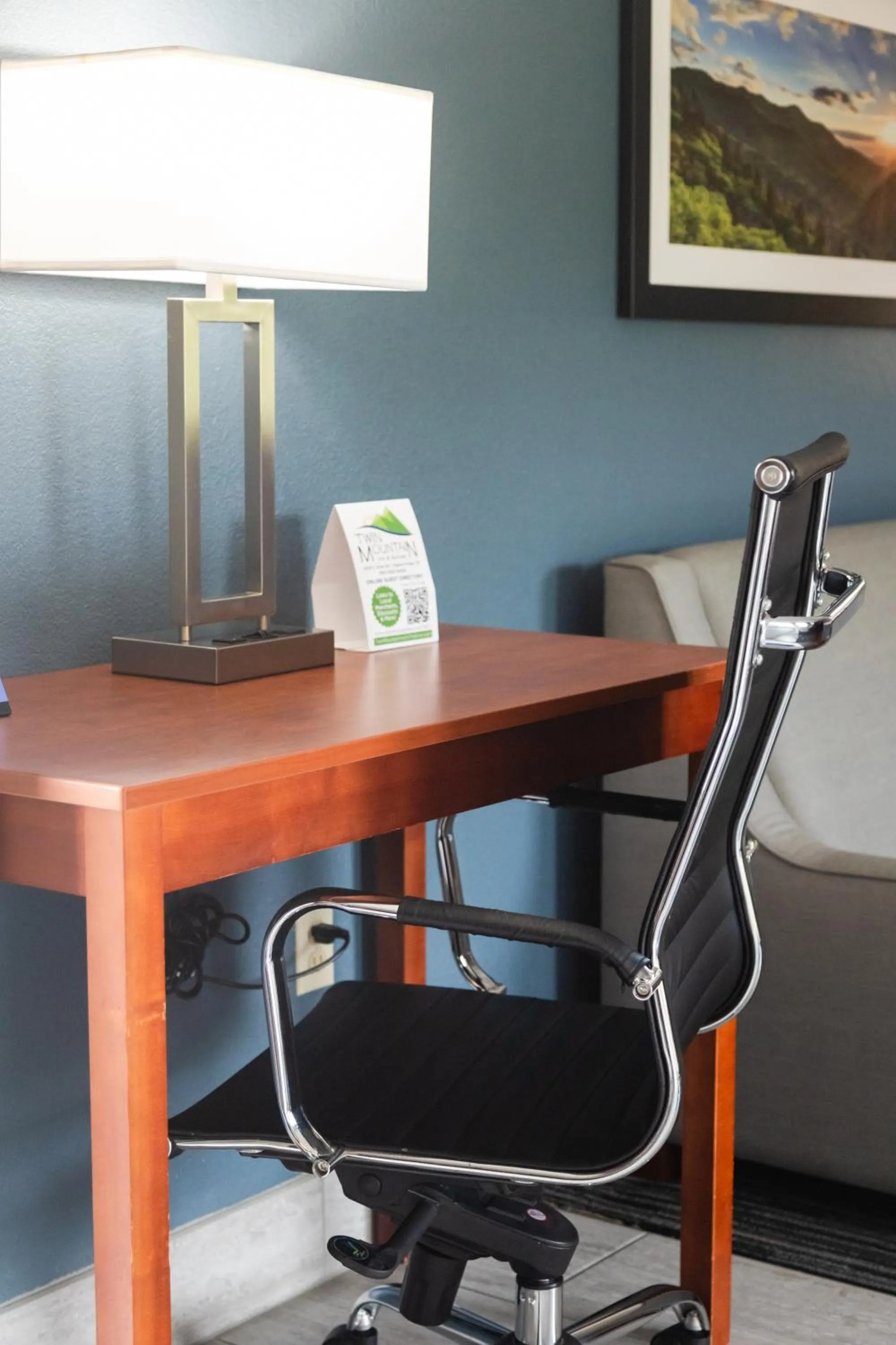 Seating area in Twin Mountain Inn & Suites