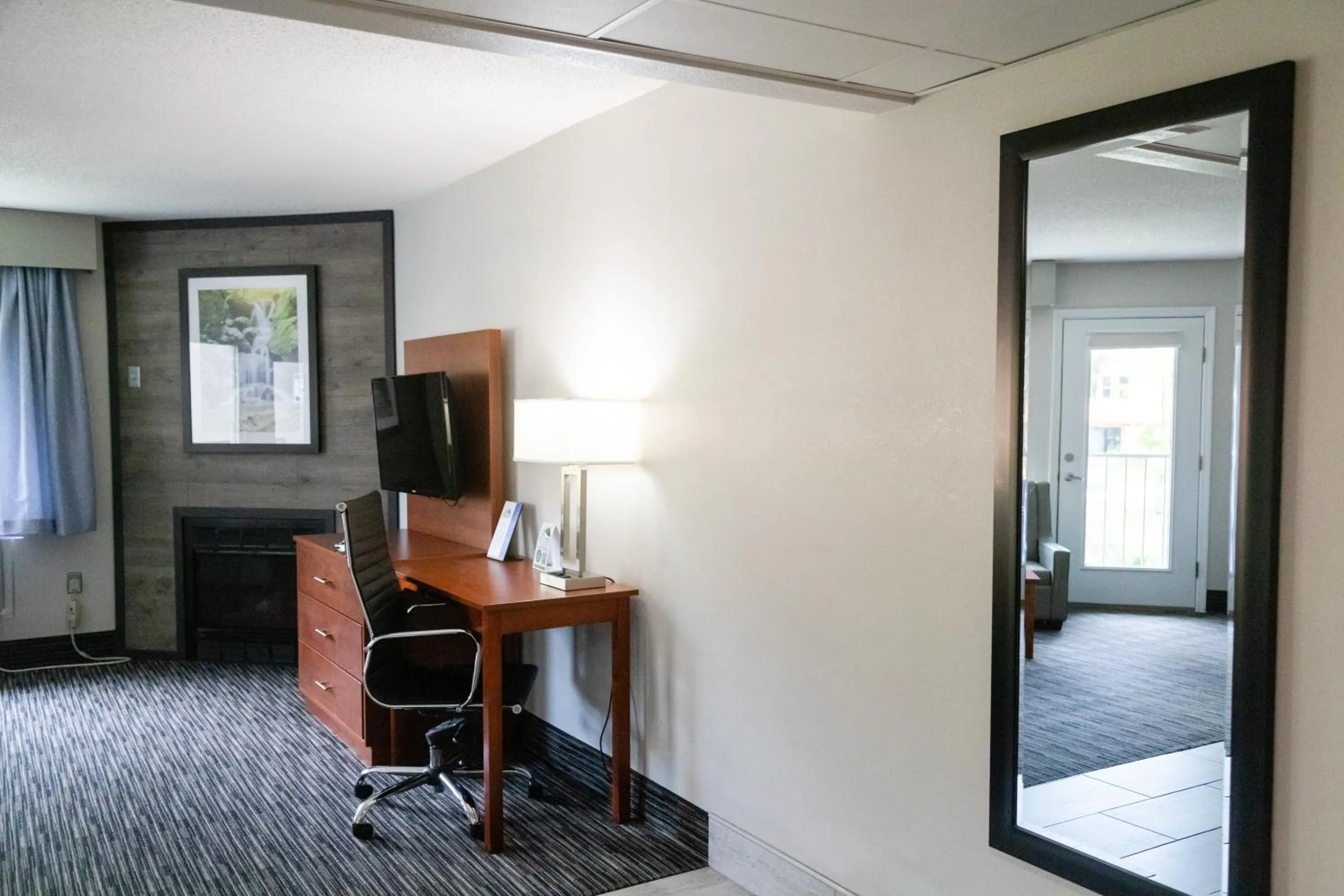 TV and multimedia in Twin Mountain Inn & Suites