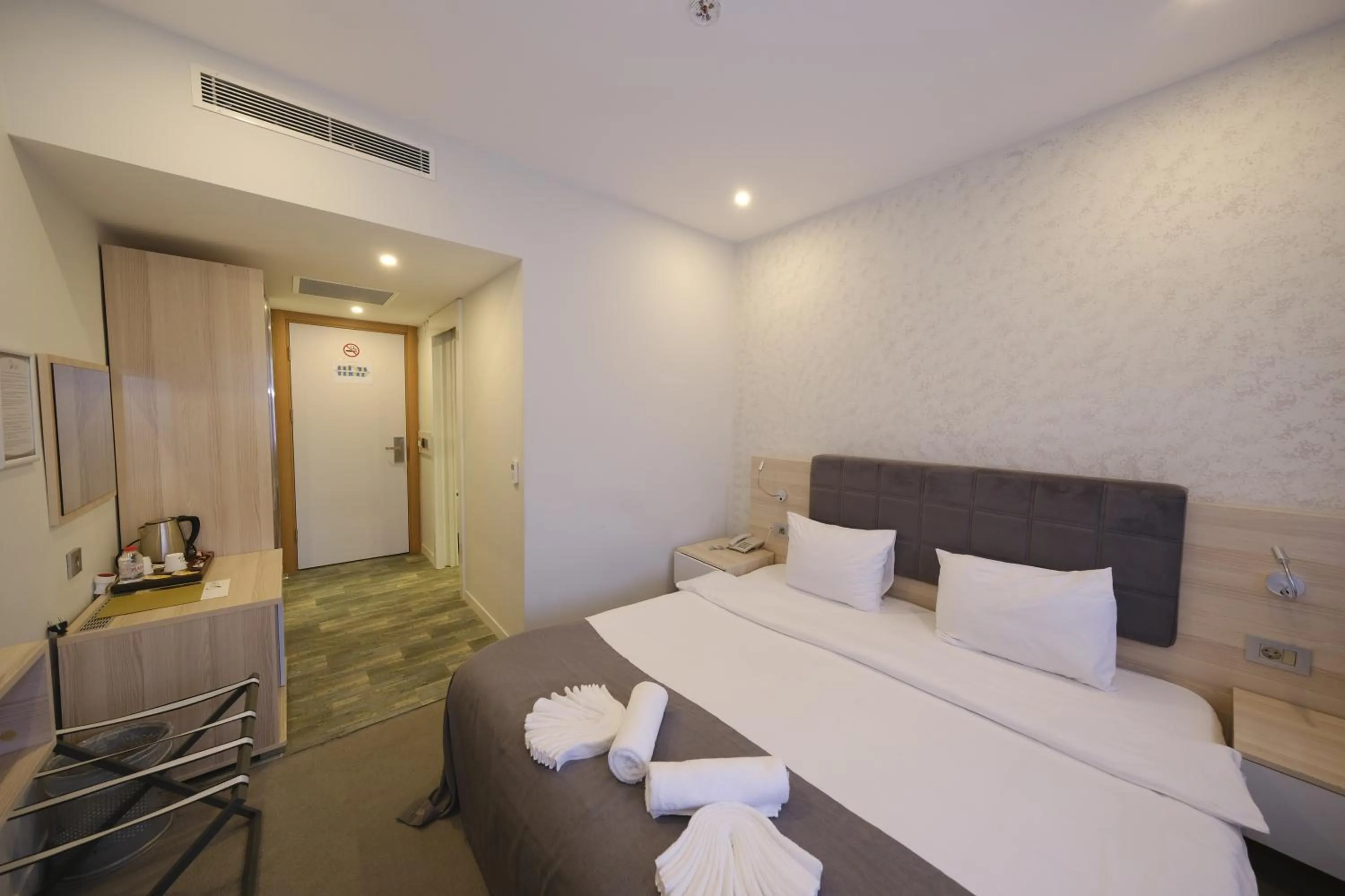 Photo of the whole room, Bed in leto city hotel