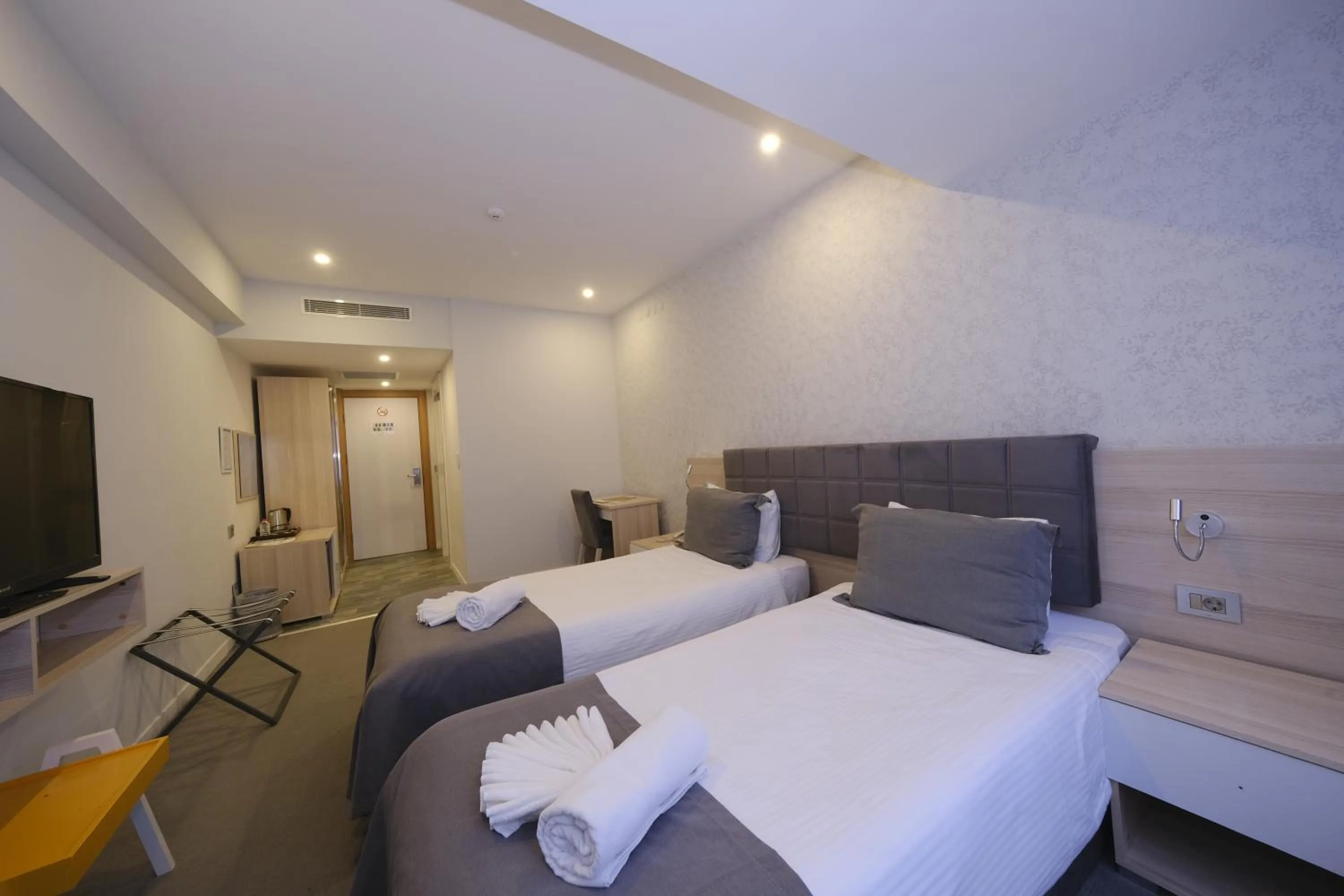 Photo of the whole room, Bed in leto city hotel