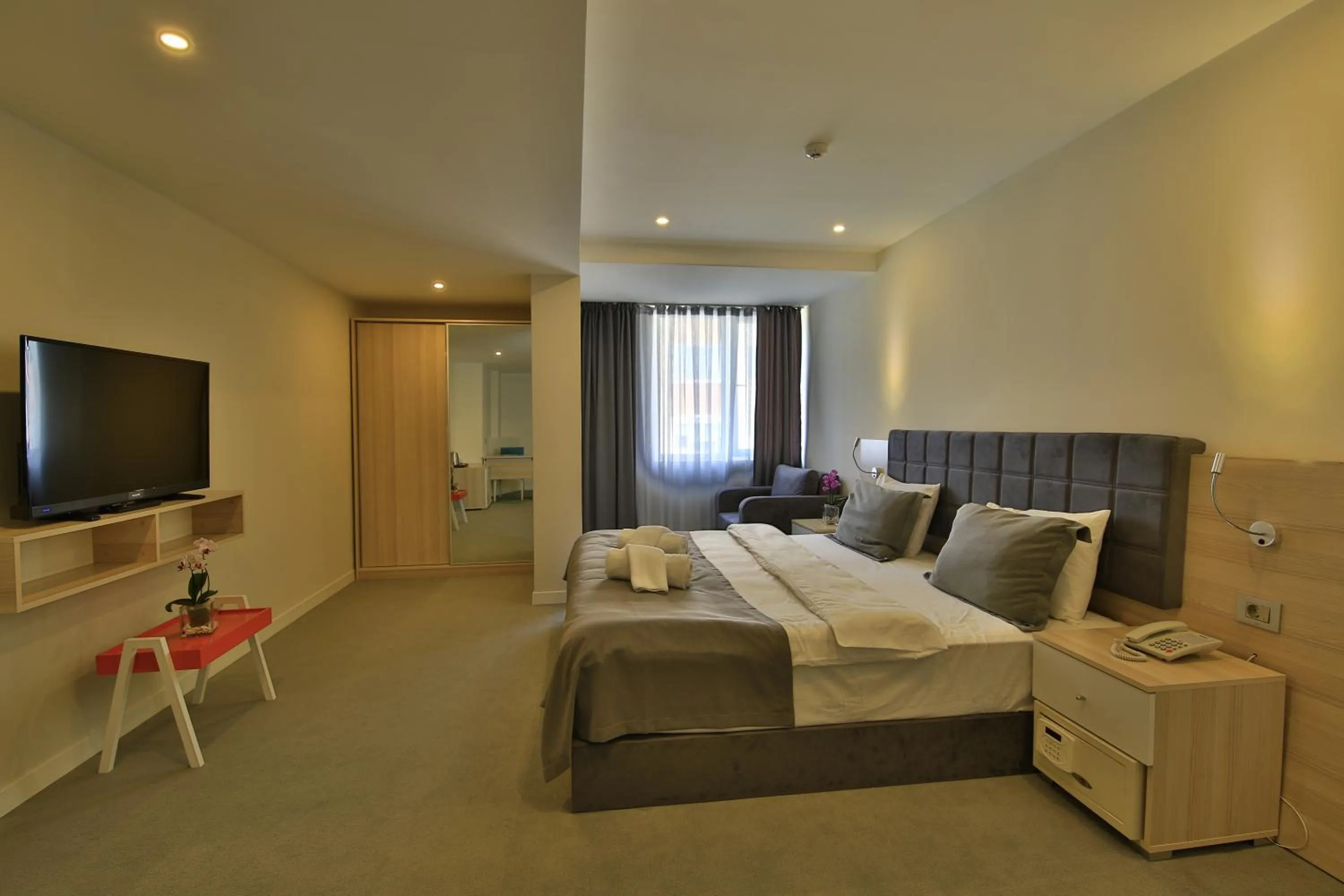 Bedroom, Bed in leto city hotel