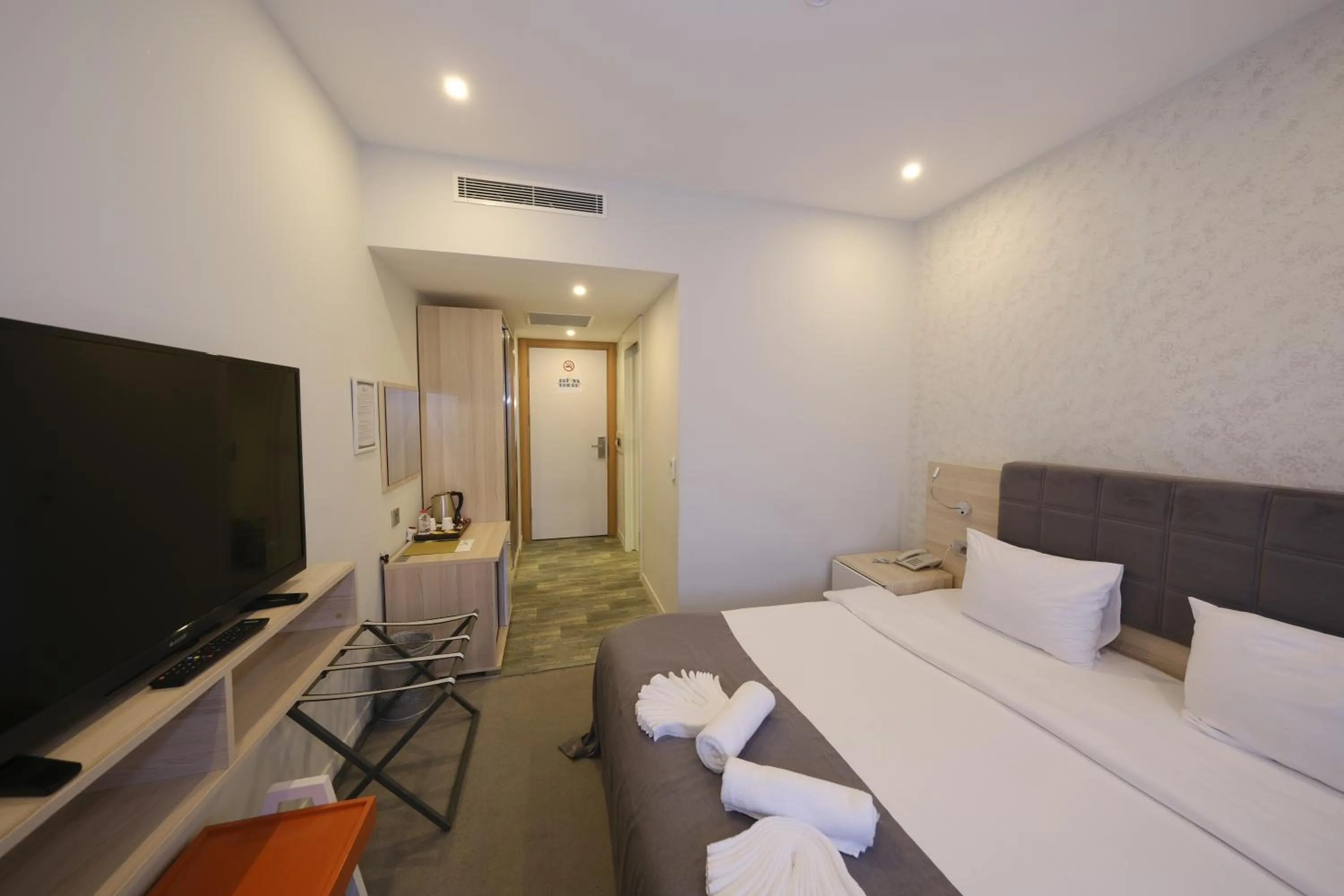 Photo of the whole room, Bed in leto city hotel