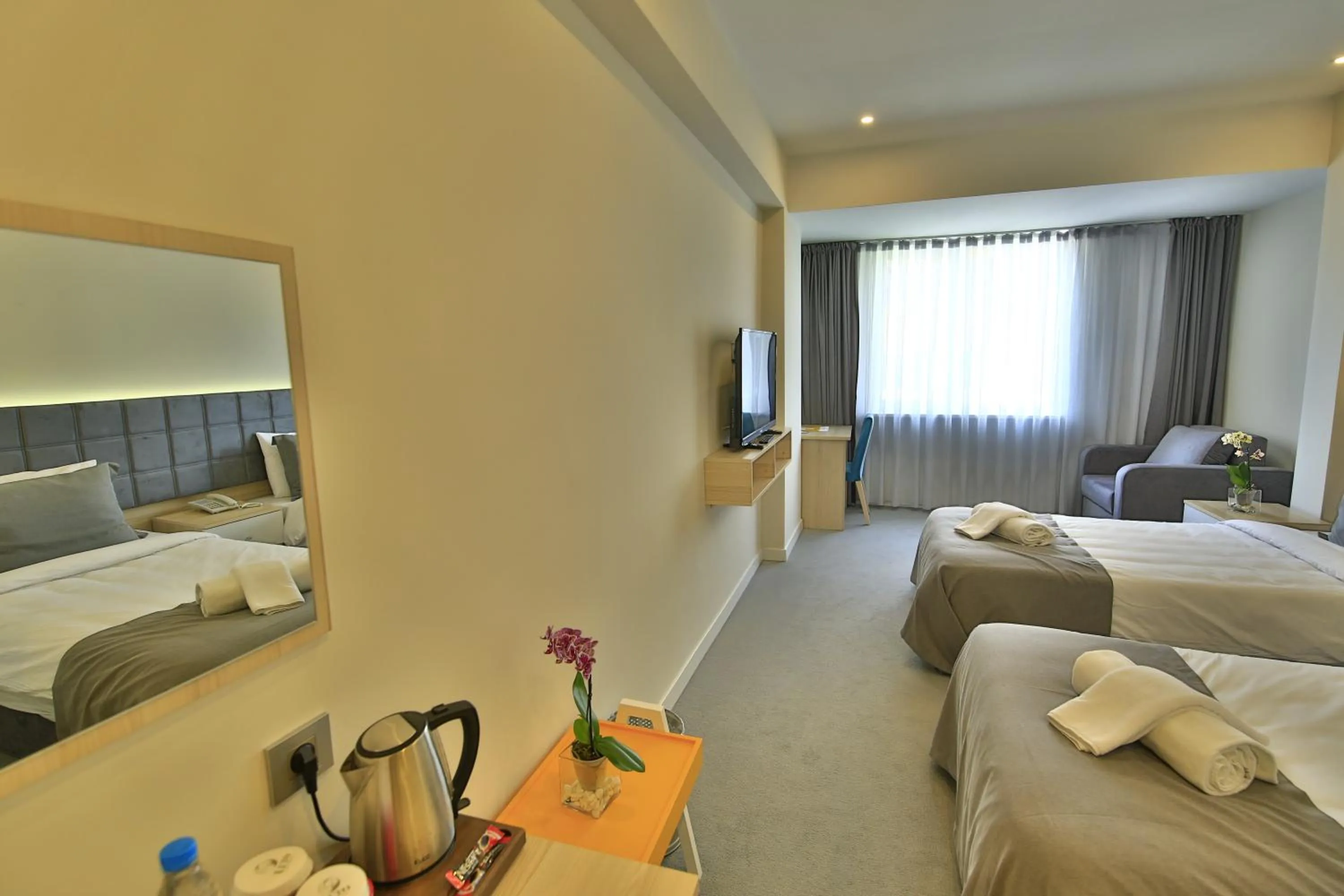 Day, Bed in leto city hotel