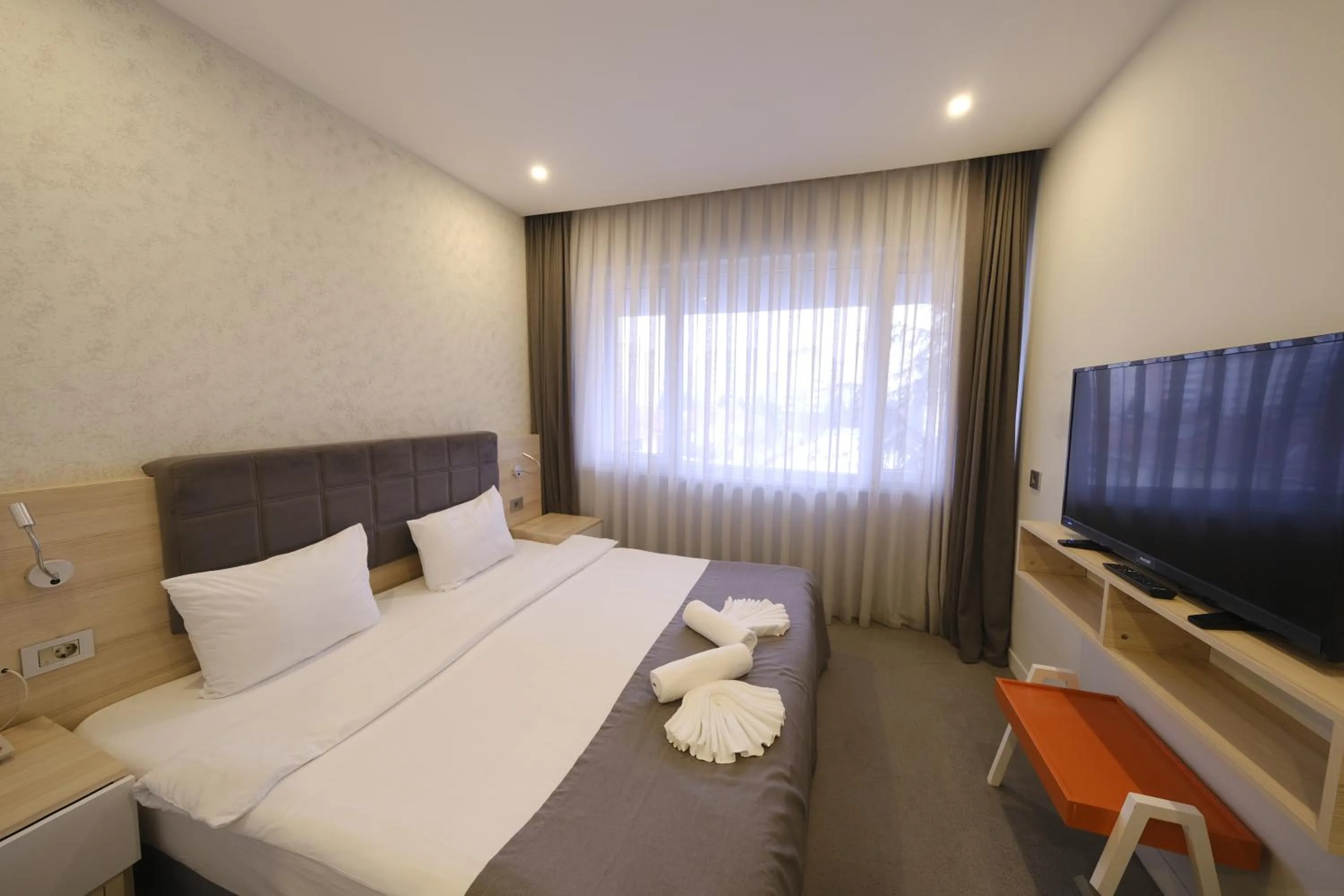 Photo of the whole room, Bed in leto city hotel