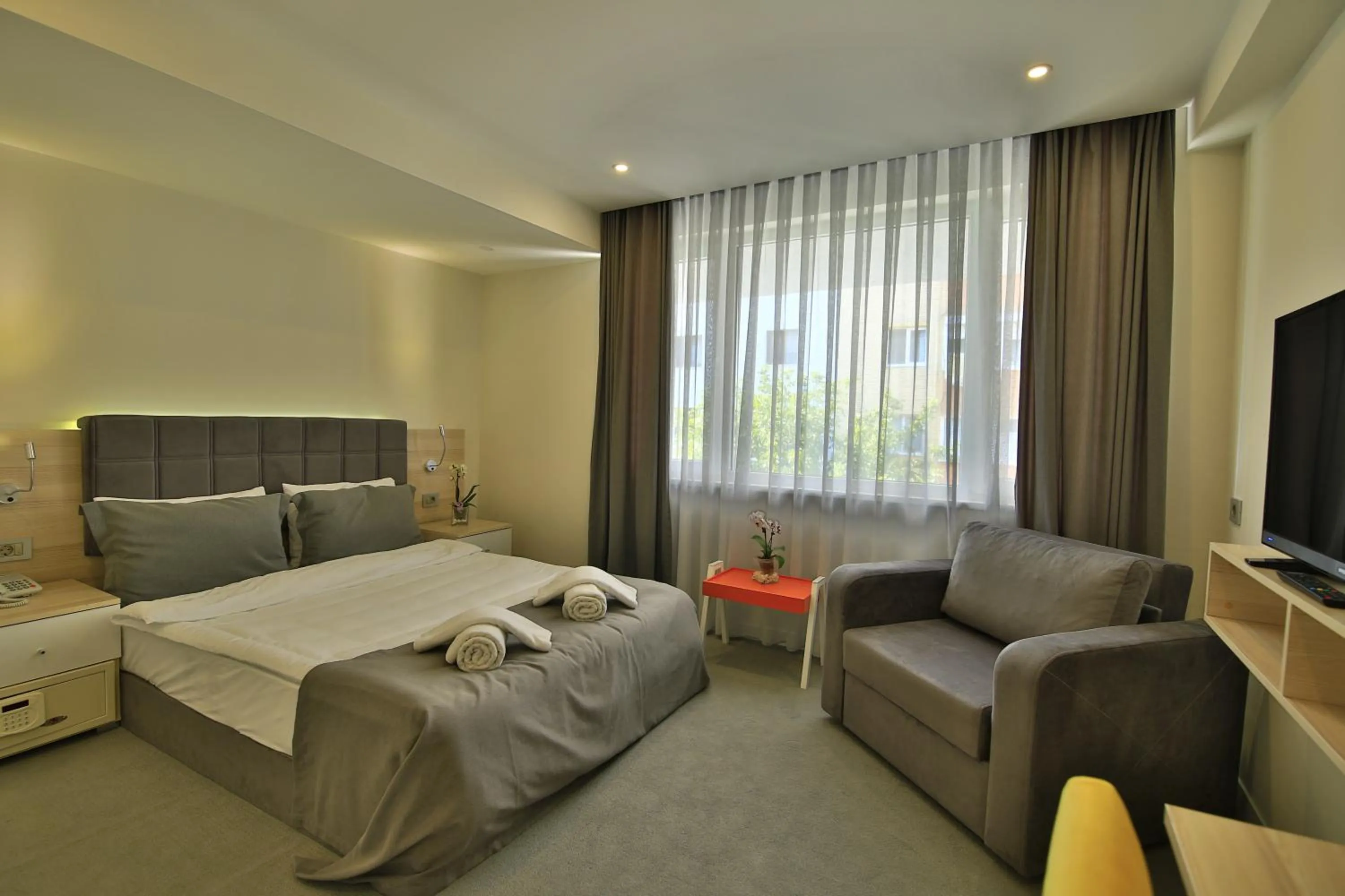 Bedroom, Bed in leto city hotel