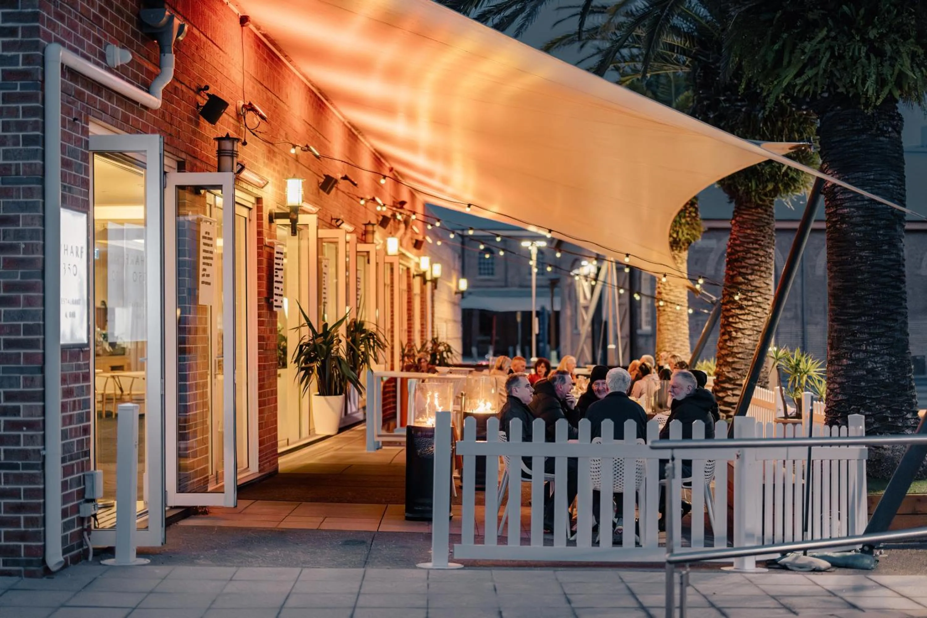 Restaurant/places to eat in Rydges Newcastle