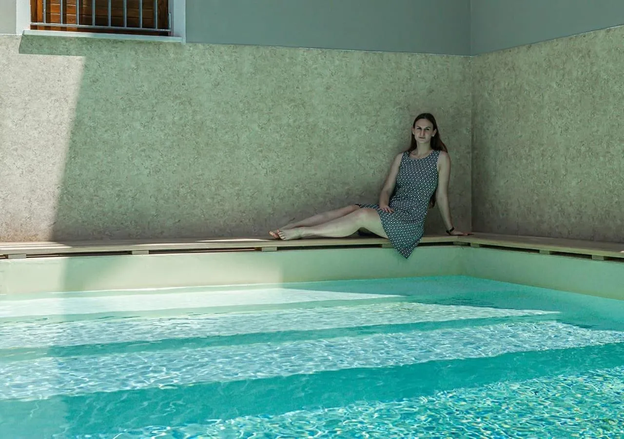 Swimming pool in Sirmione Rosselli Apartments