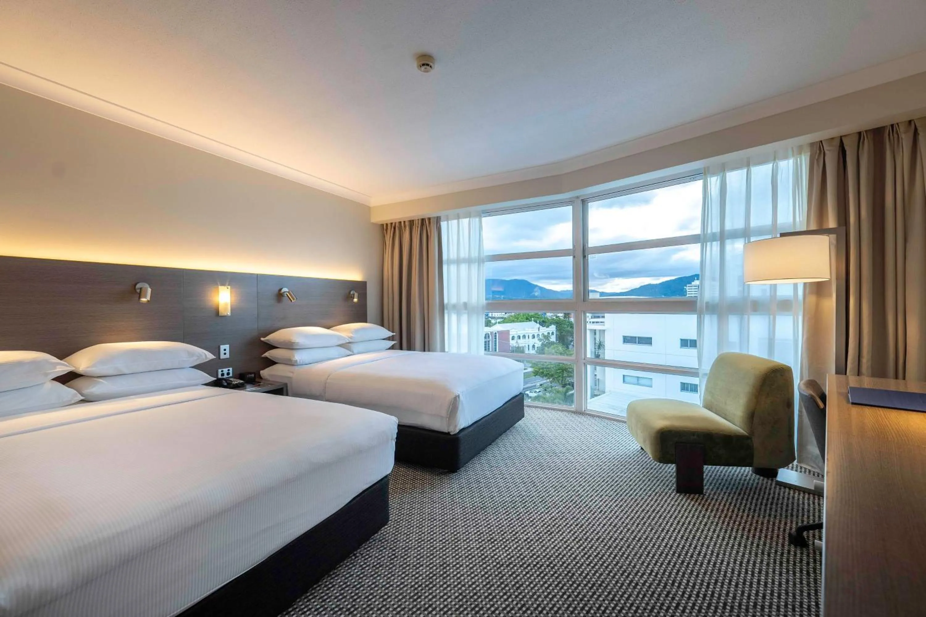 Bed in DoubleTree by Hilton Cairns