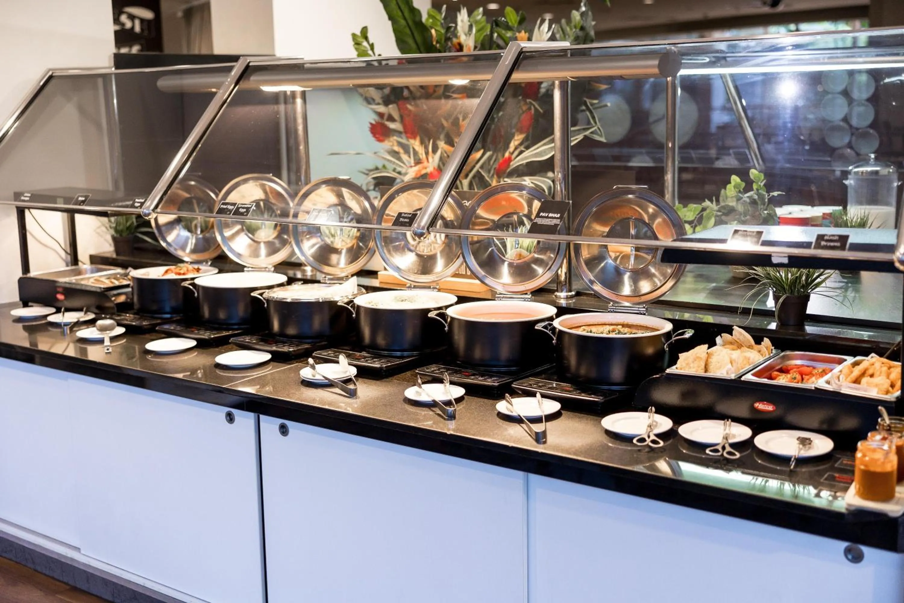 Restaurant/places to eat in DoubleTree by Hilton Cairns