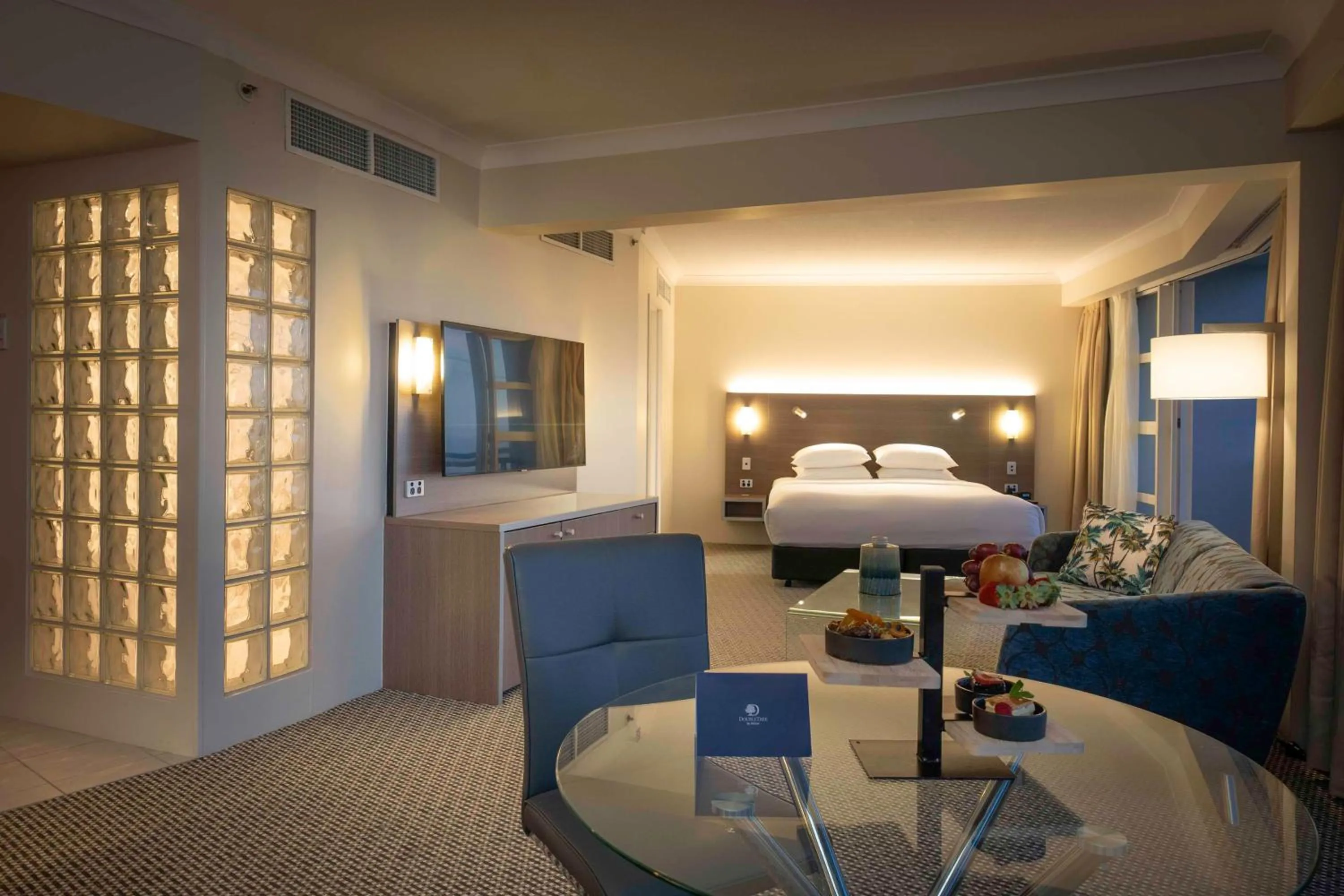 Bed in DoubleTree by Hilton Cairns