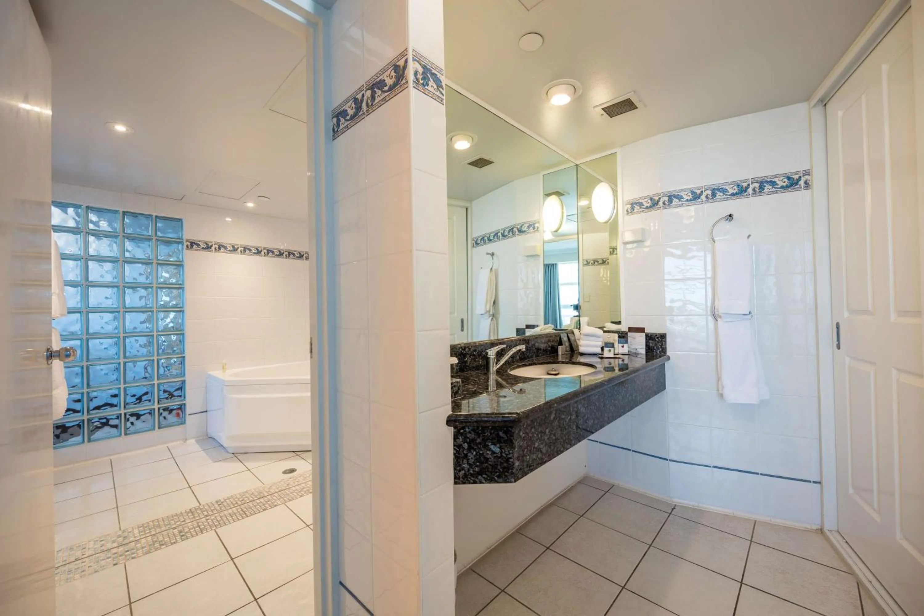 Bathroom in DoubleTree by Hilton Cairns