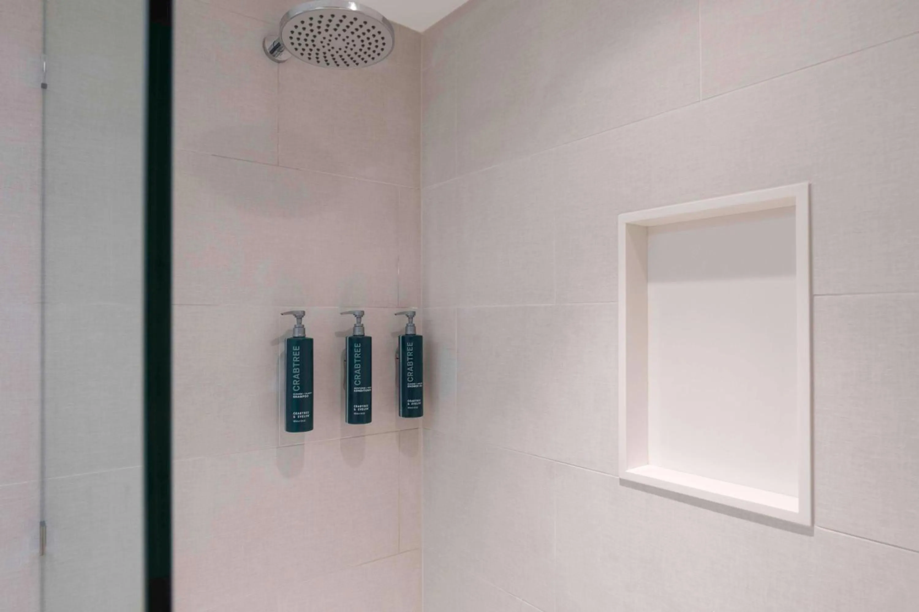 Bathroom in DoubleTree by Hilton Cairns