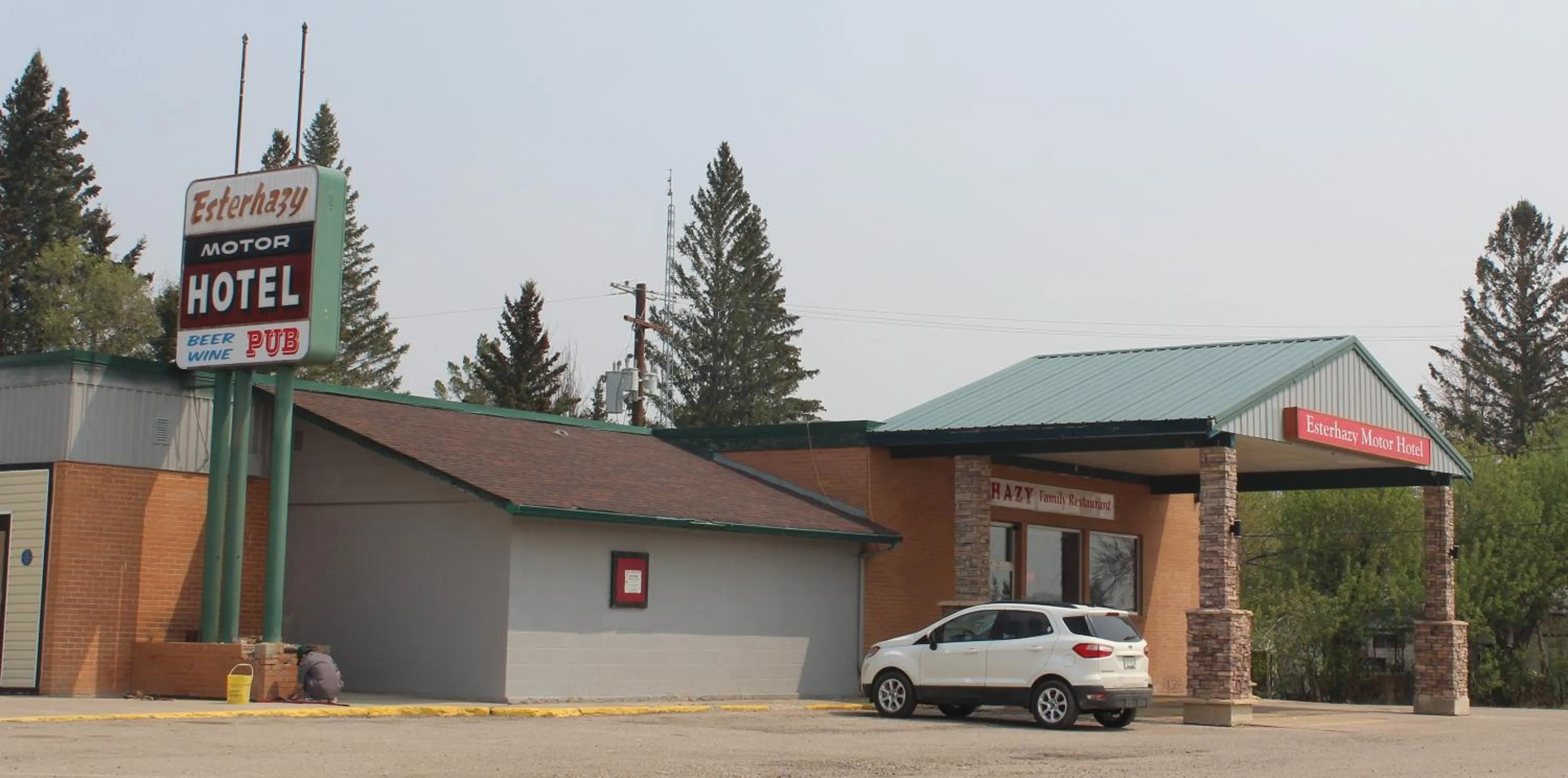 Property building in Esterhazy Motor Hotel