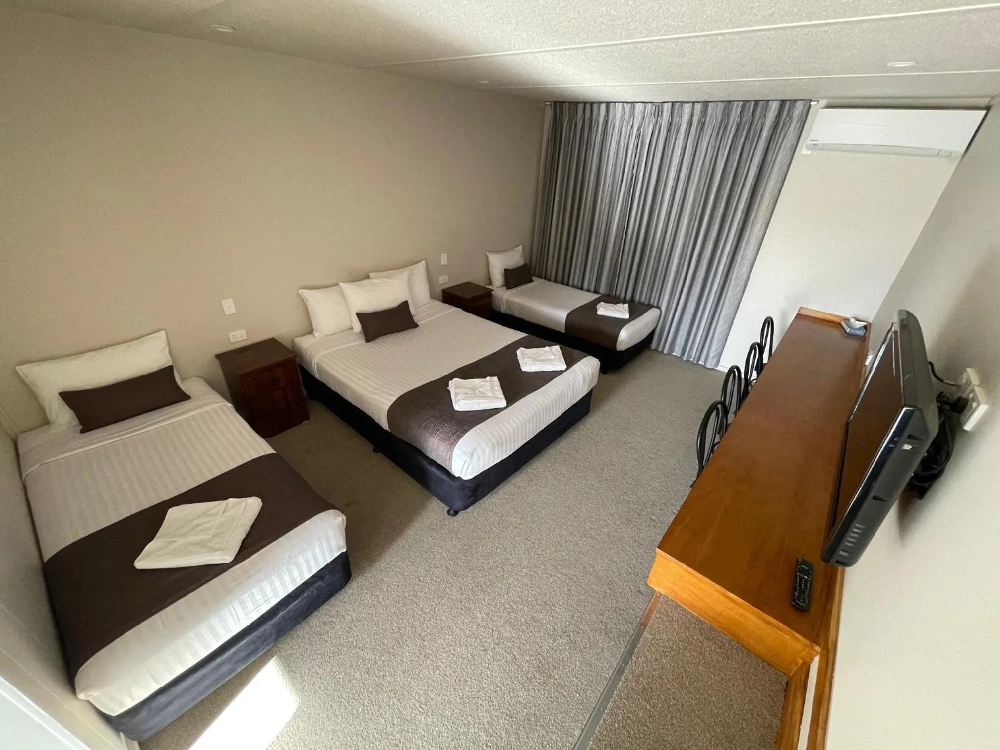 Bed in Jerilderie Motor Inn