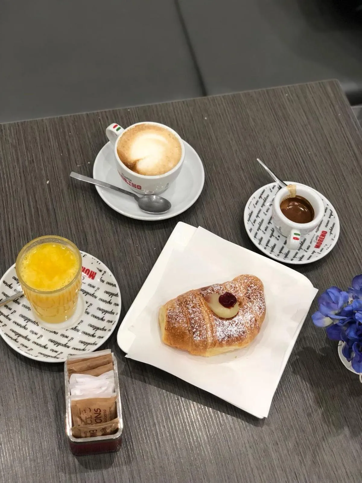 Italian breakfast in B&B La Canzanella