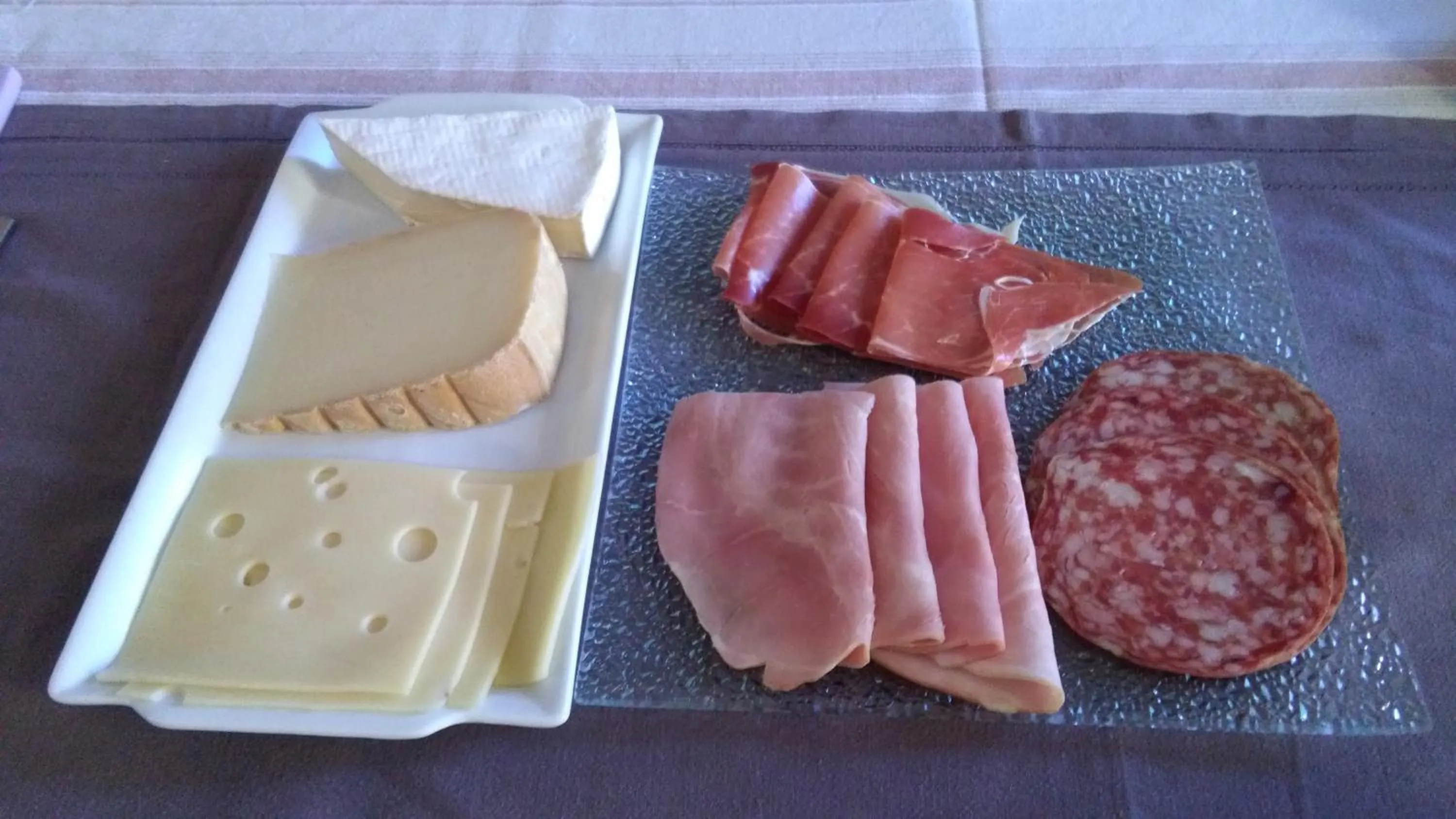 Continental breakfast in Maison 225