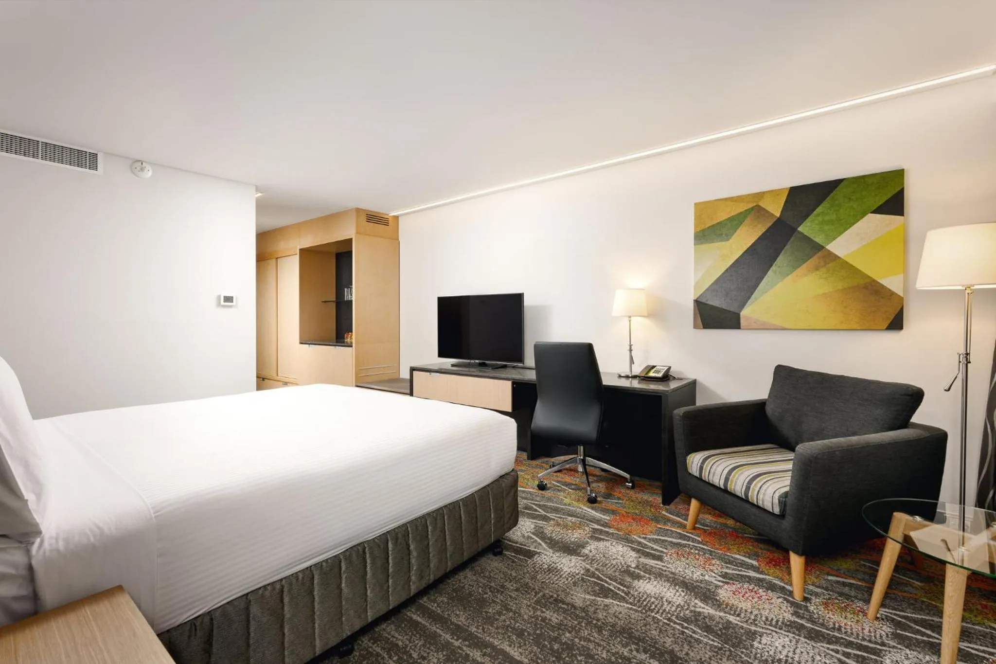 Photo of the whole room, Bed in Holiday Inn Perth City Centre by IHG