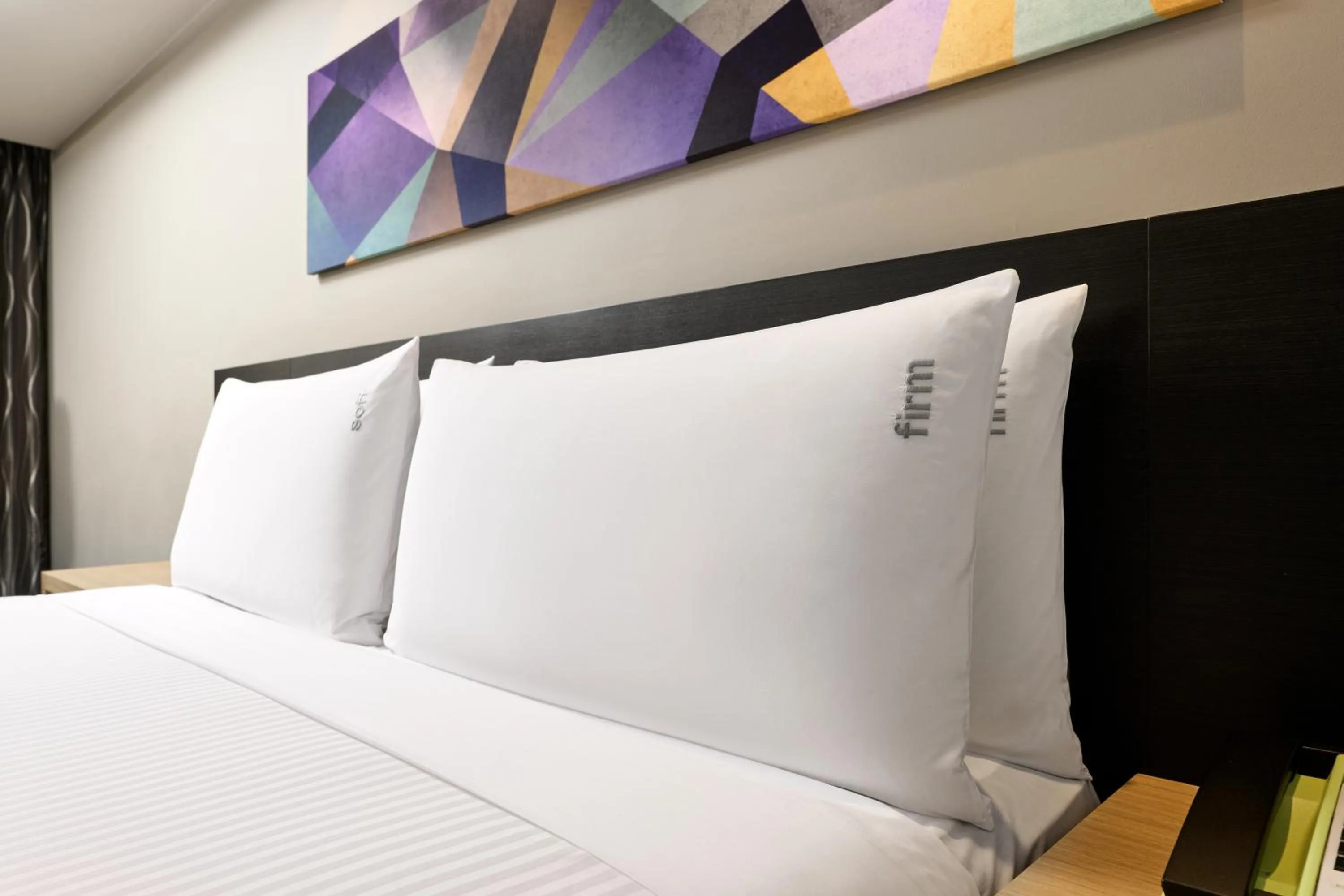Bed in Holiday Inn Perth City Centre by IHG