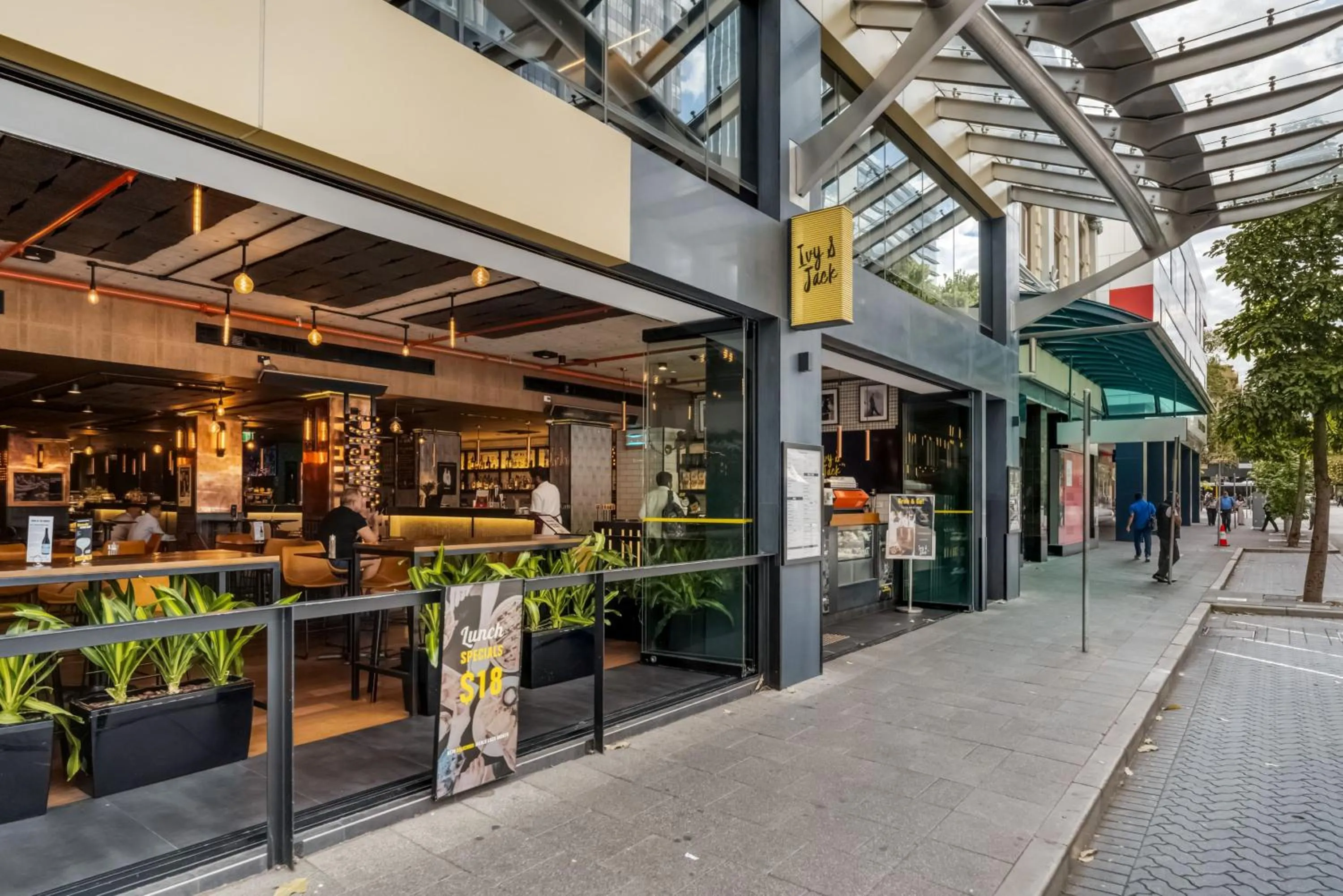 Restaurant/places to eat in Holiday Inn Perth City Centre by IHG