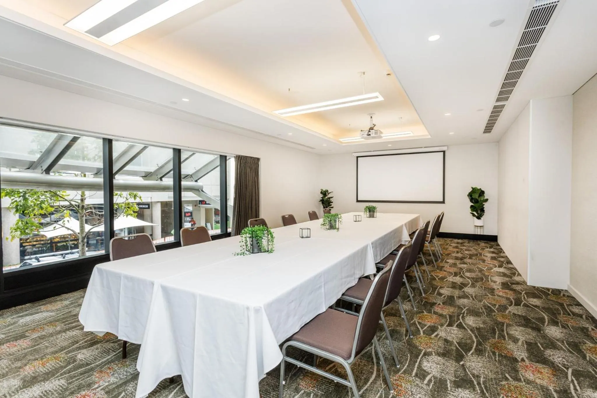 Meeting/conference room in Holiday Inn Perth City Centre by IHG