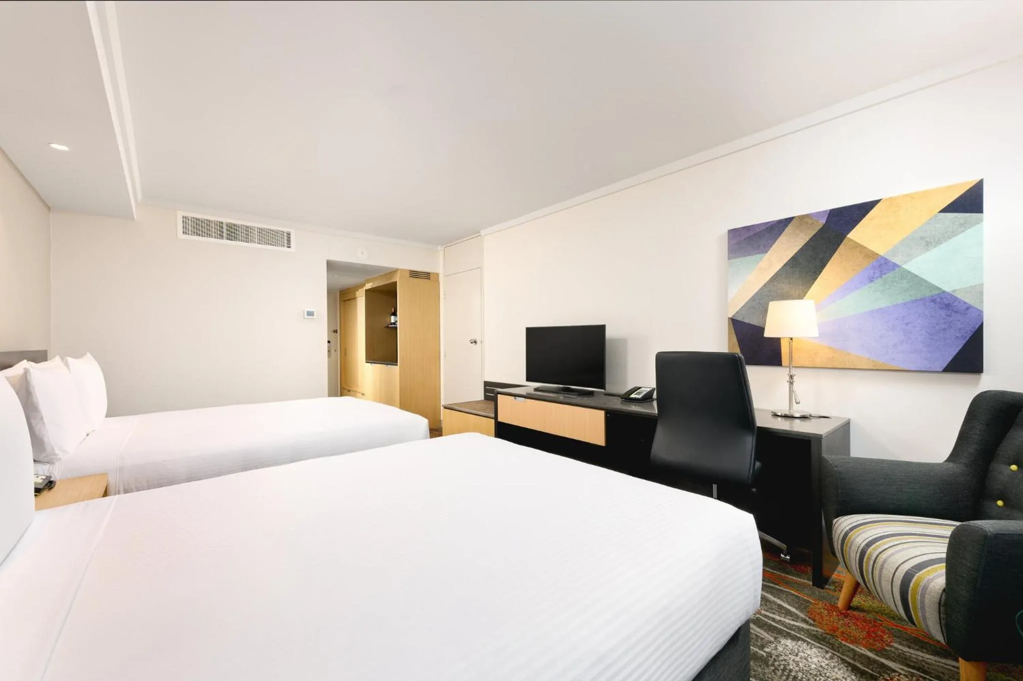 Photo of the whole room, Bed in Holiday Inn Perth City Centre by IHG