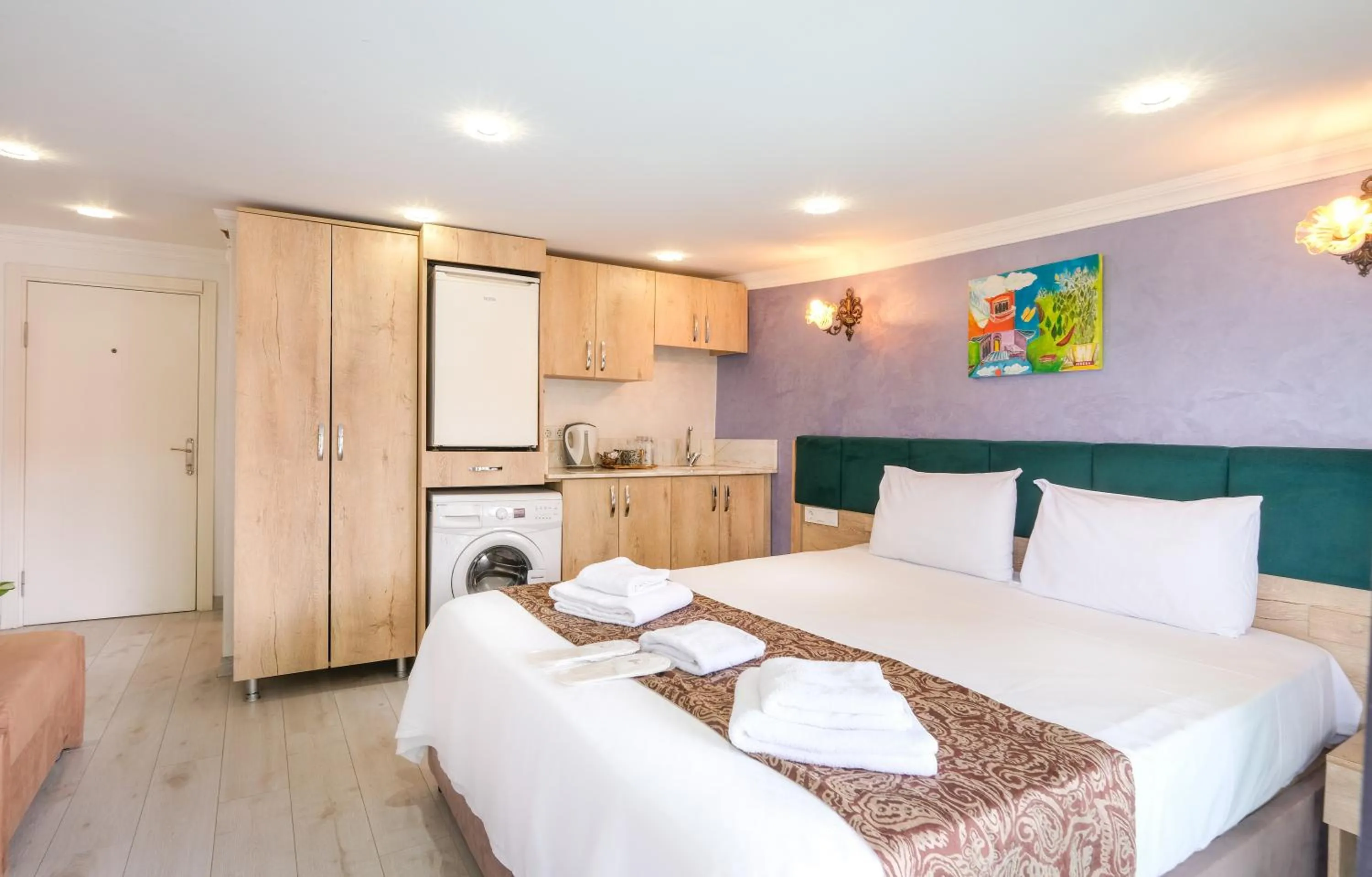 Bed in Loren Hotel&Suites