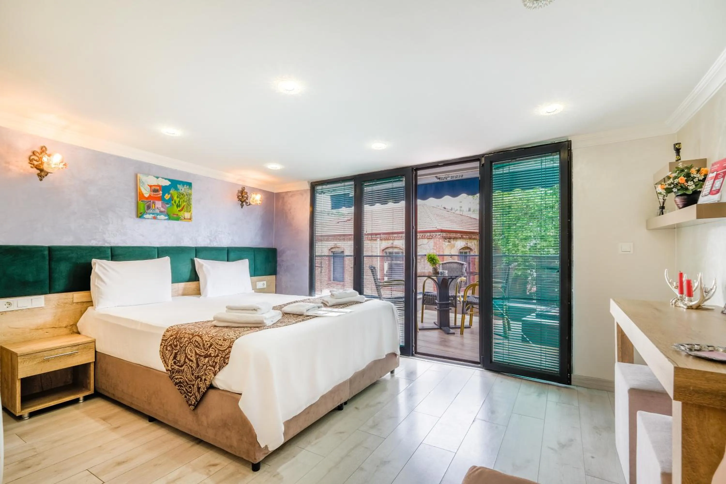 Bed in Loren Hotel&Suites