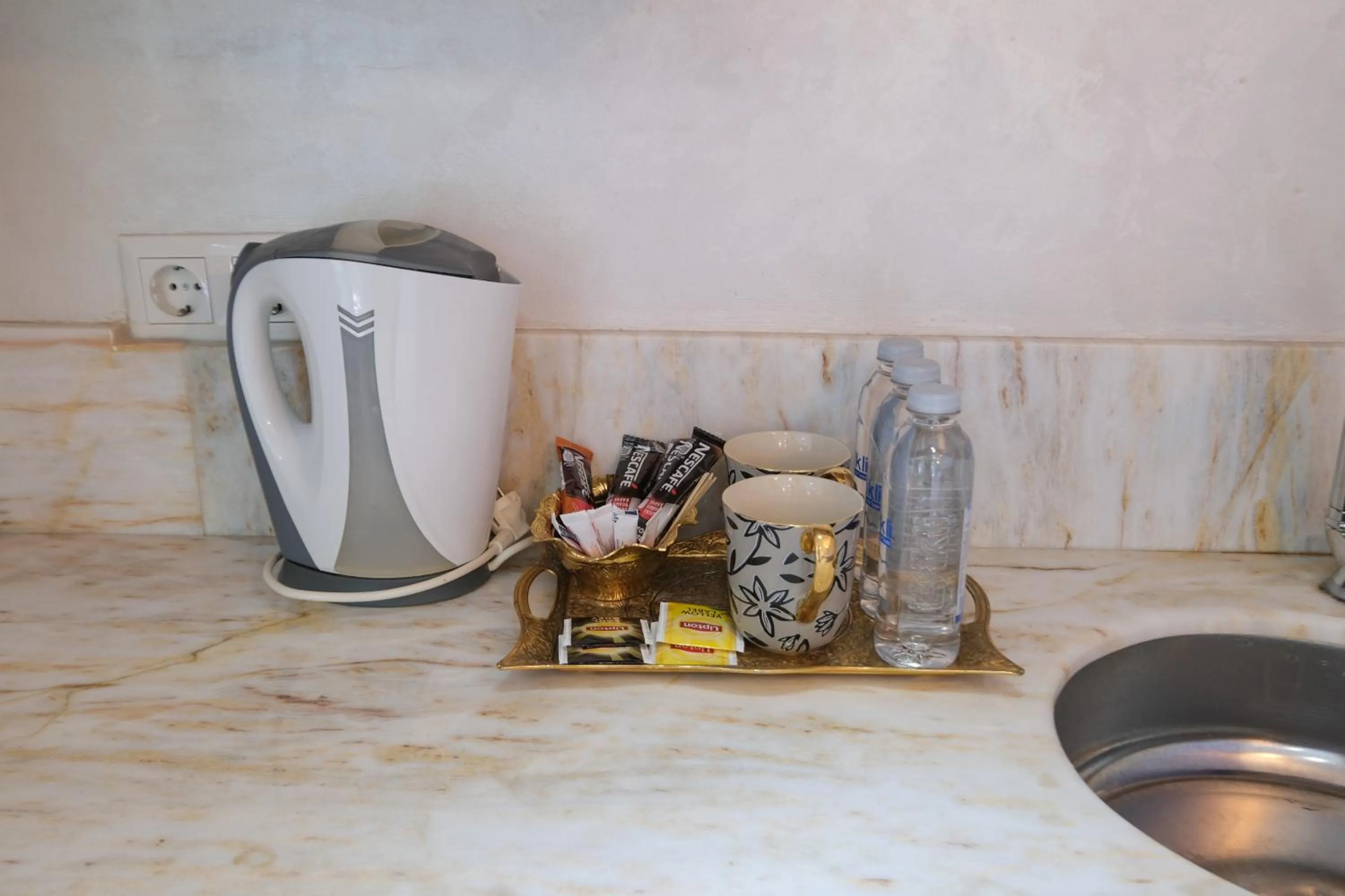 oven in Loren Hotel&Suites