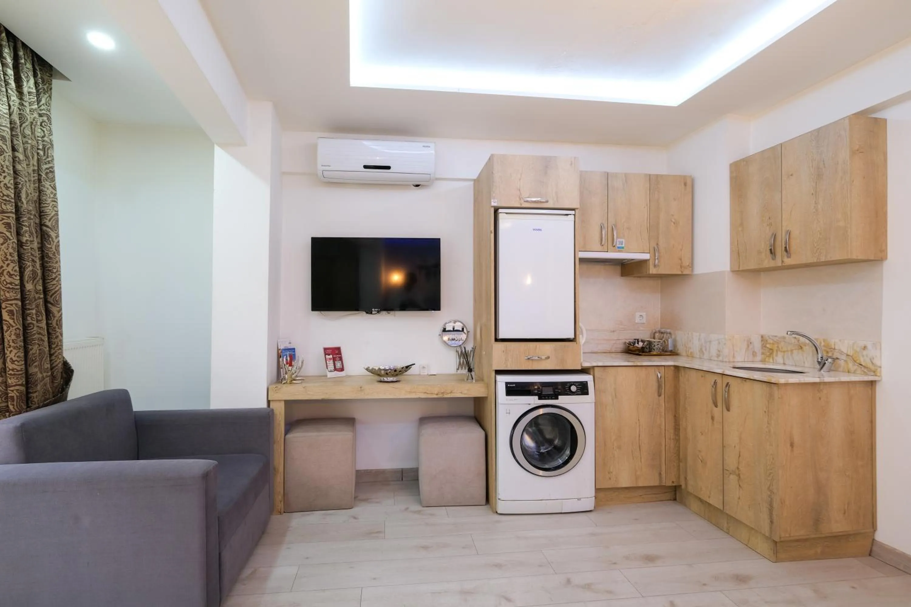 TV and multimedia in Loren Hotel&Suites