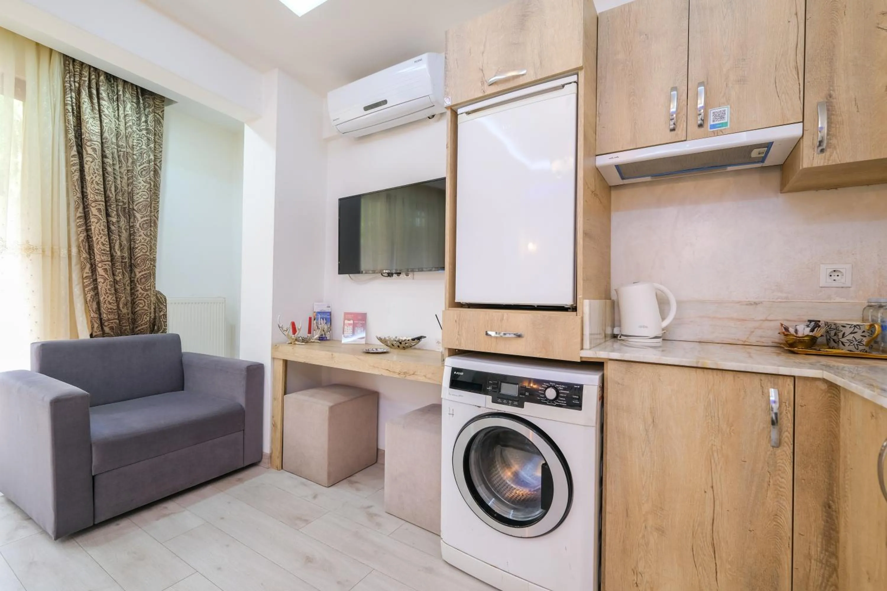 TV and multimedia in Loren Hotel&Suites