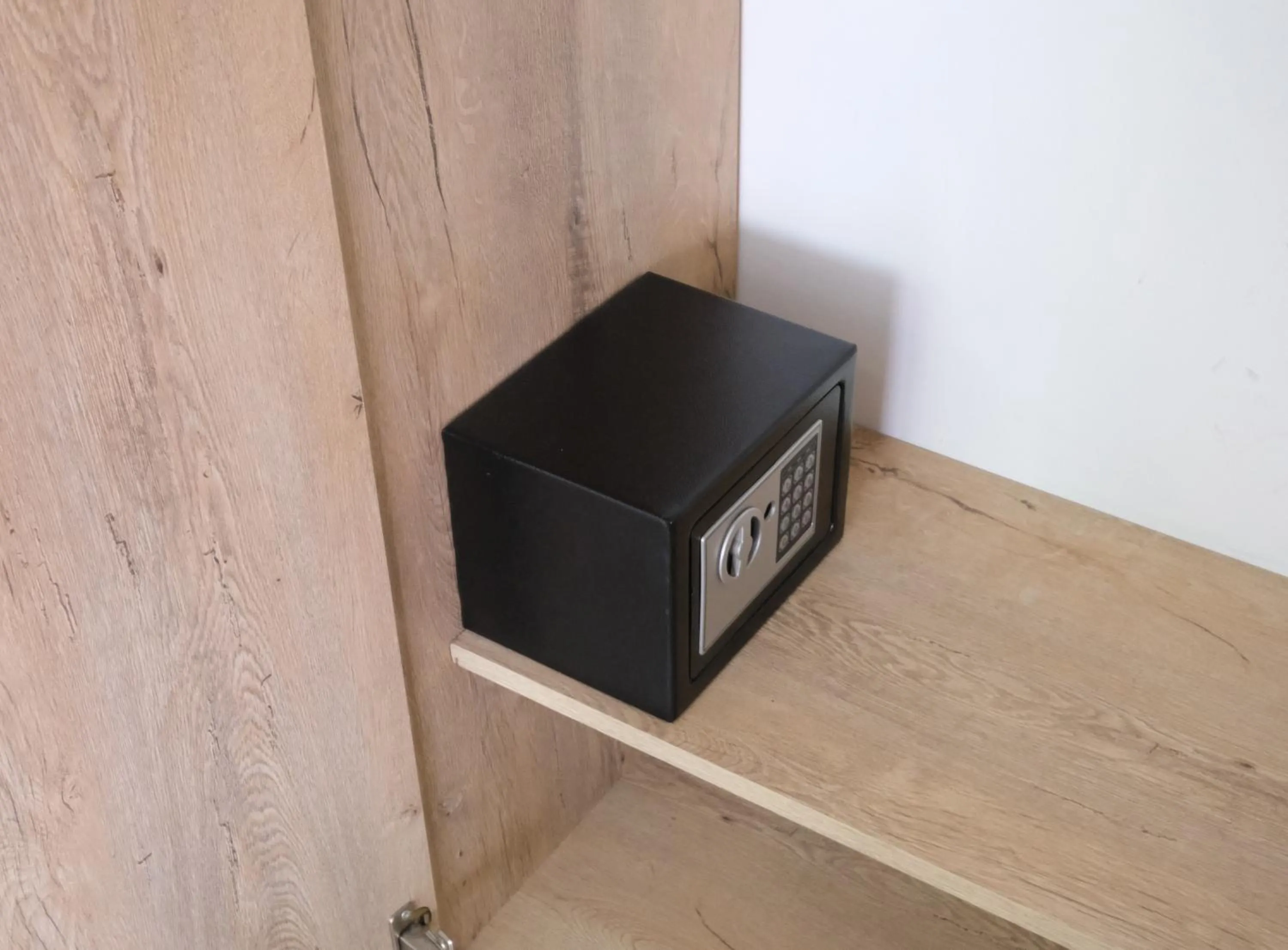 safe in Loren Hotel&Suites