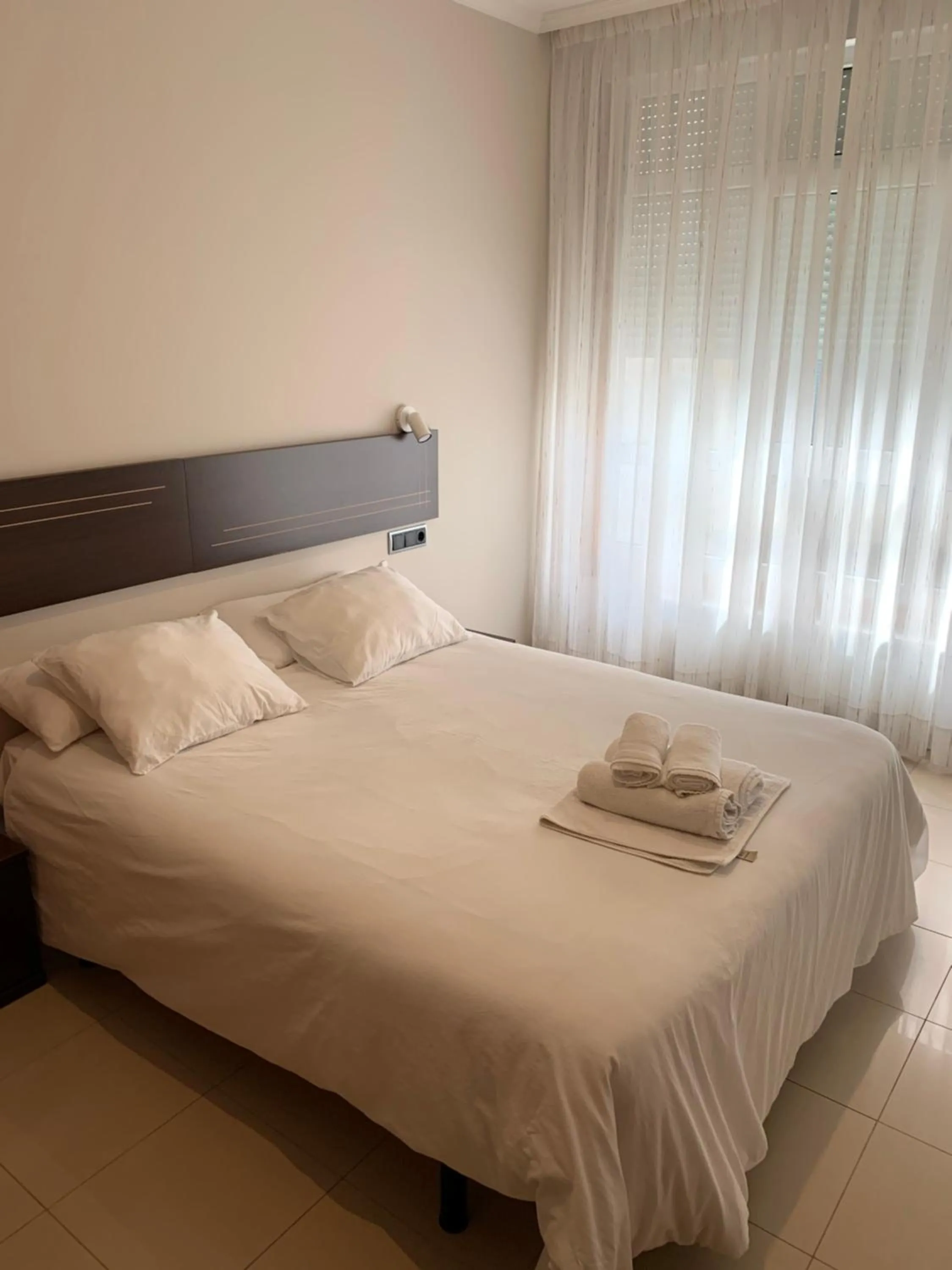 Bedroom, Bed in Apartamentos Arosa