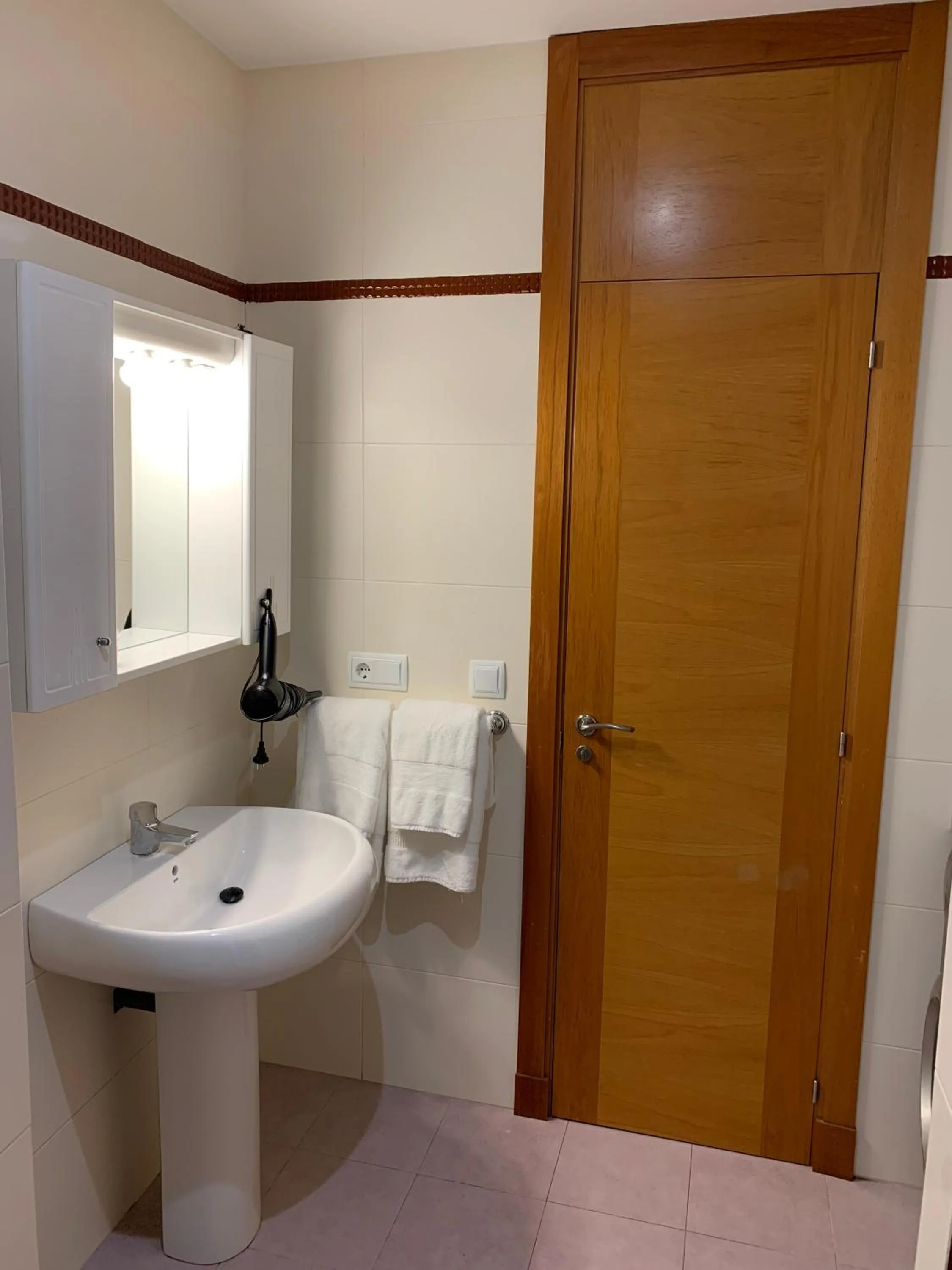 Bathroom in Apartamentos Arosa