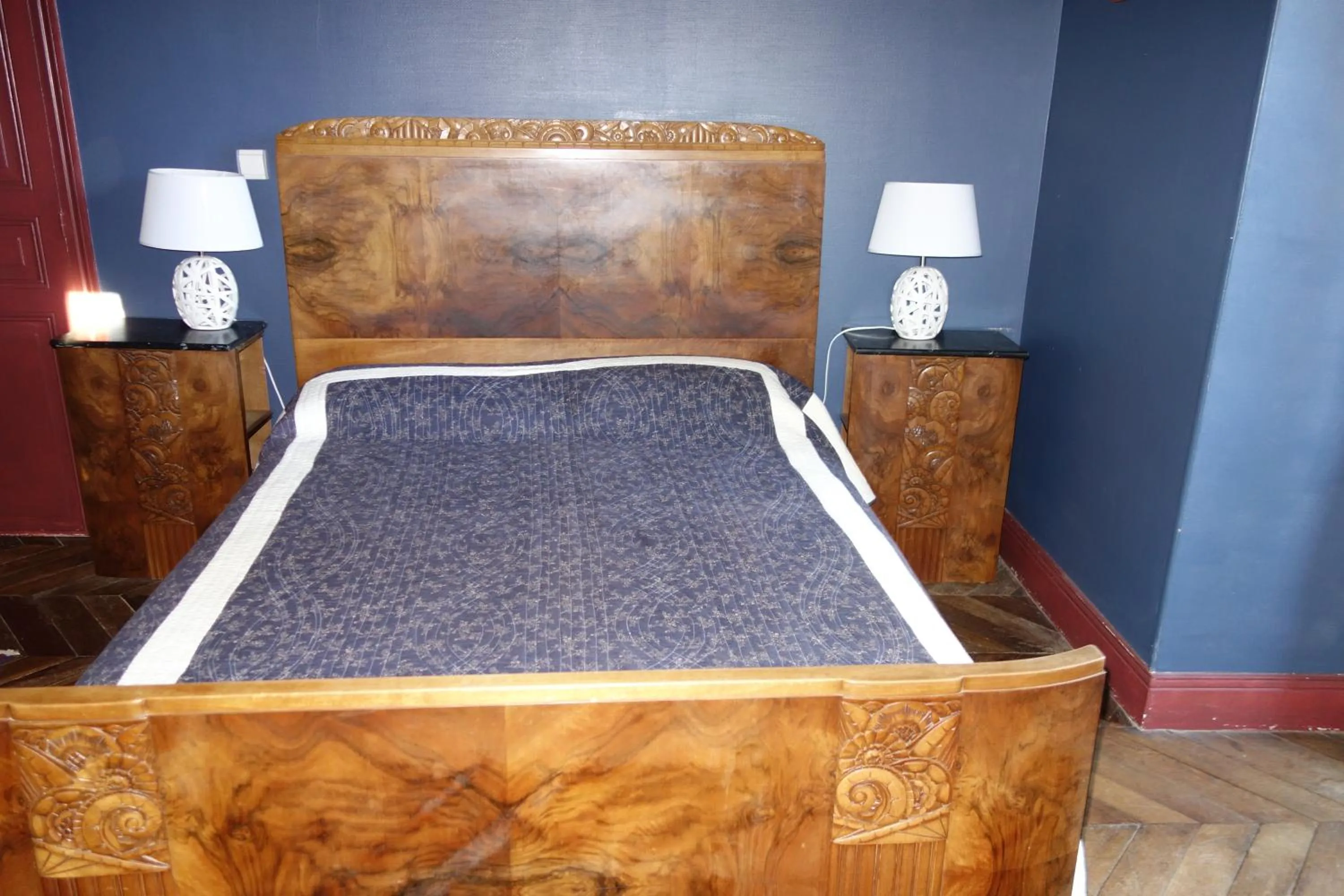 Bed in château Mont Suzey