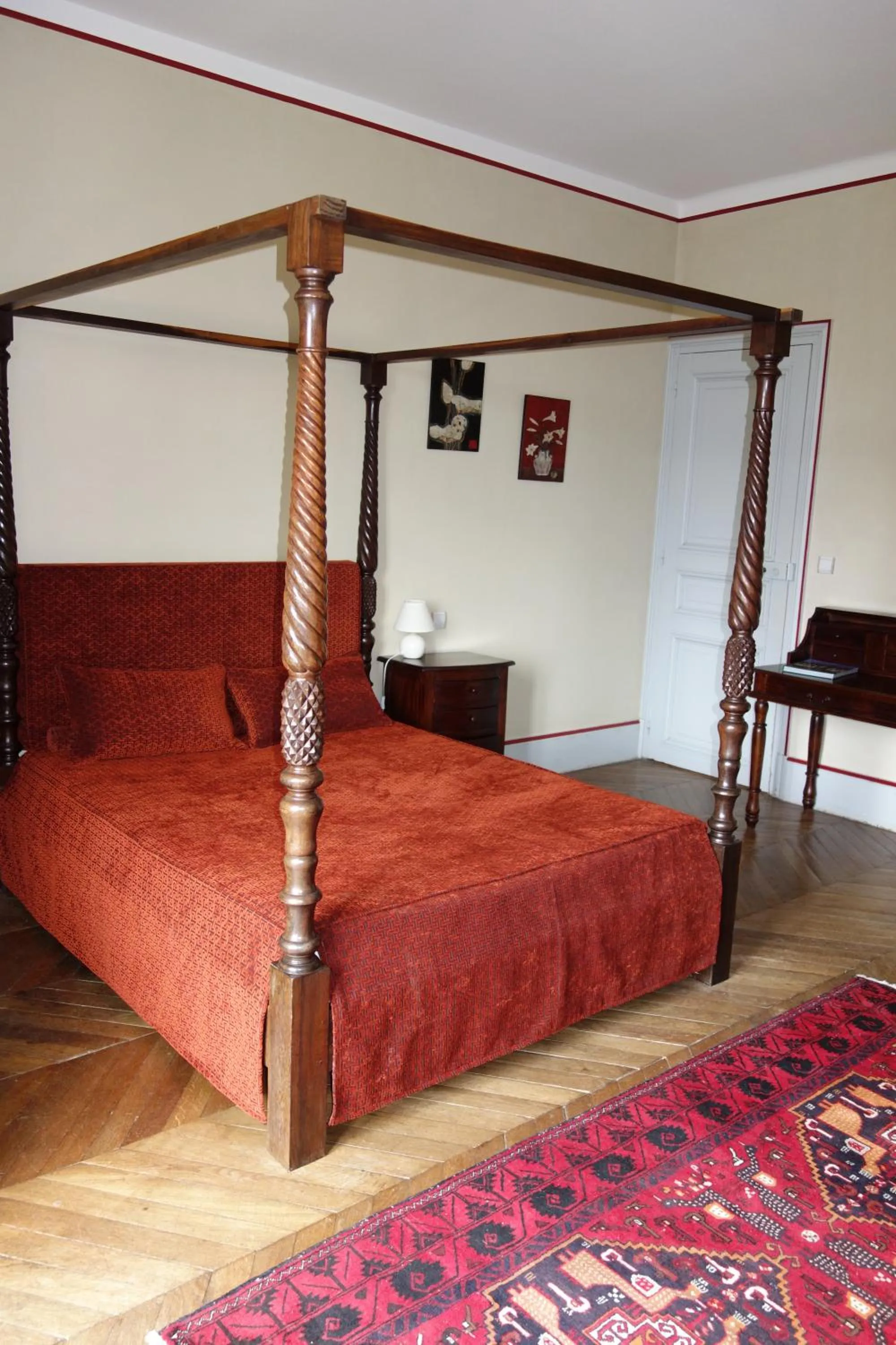 Bed in château Mont Suzey