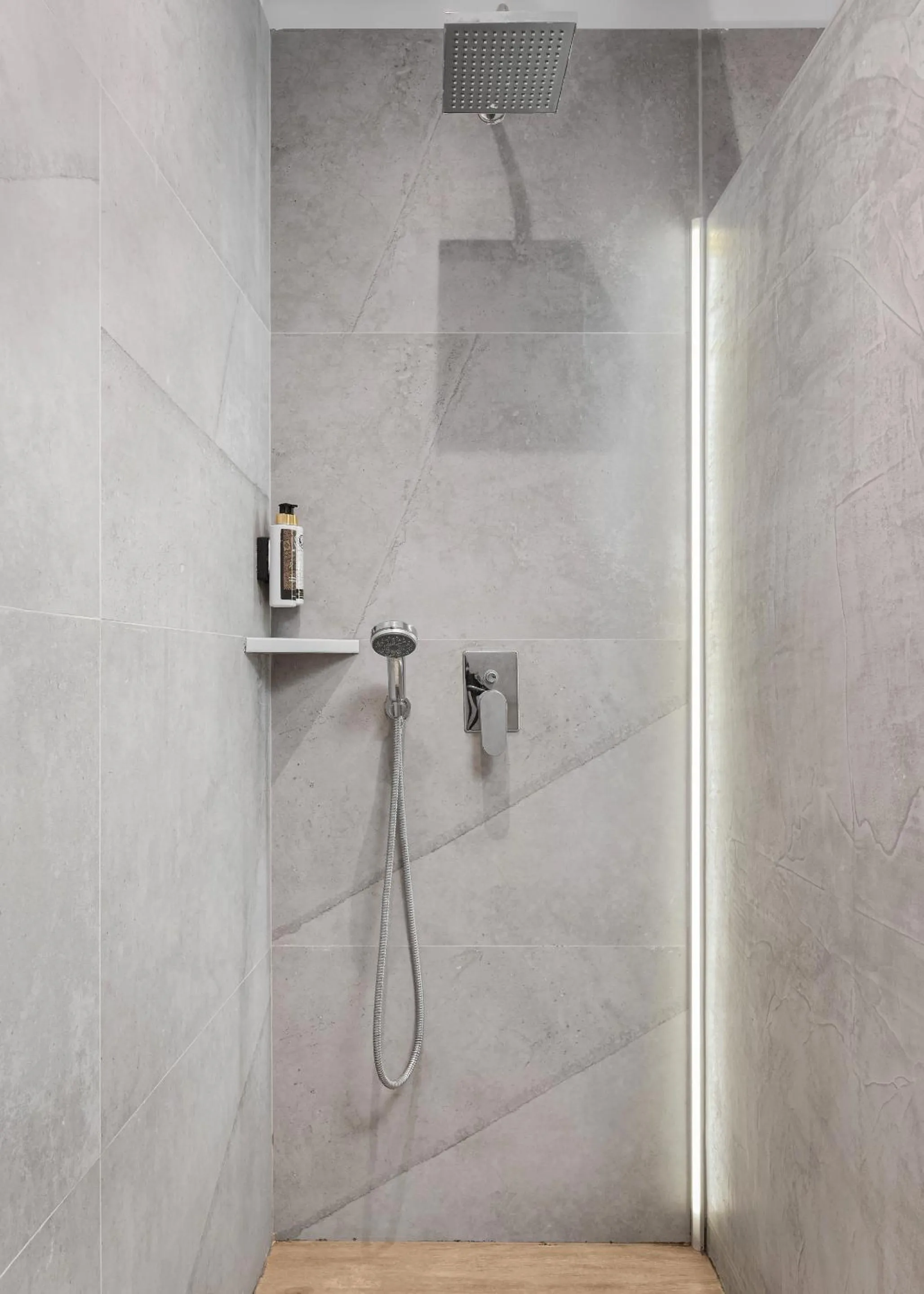 Shower in Sette Suites & Rooms - Adults Only