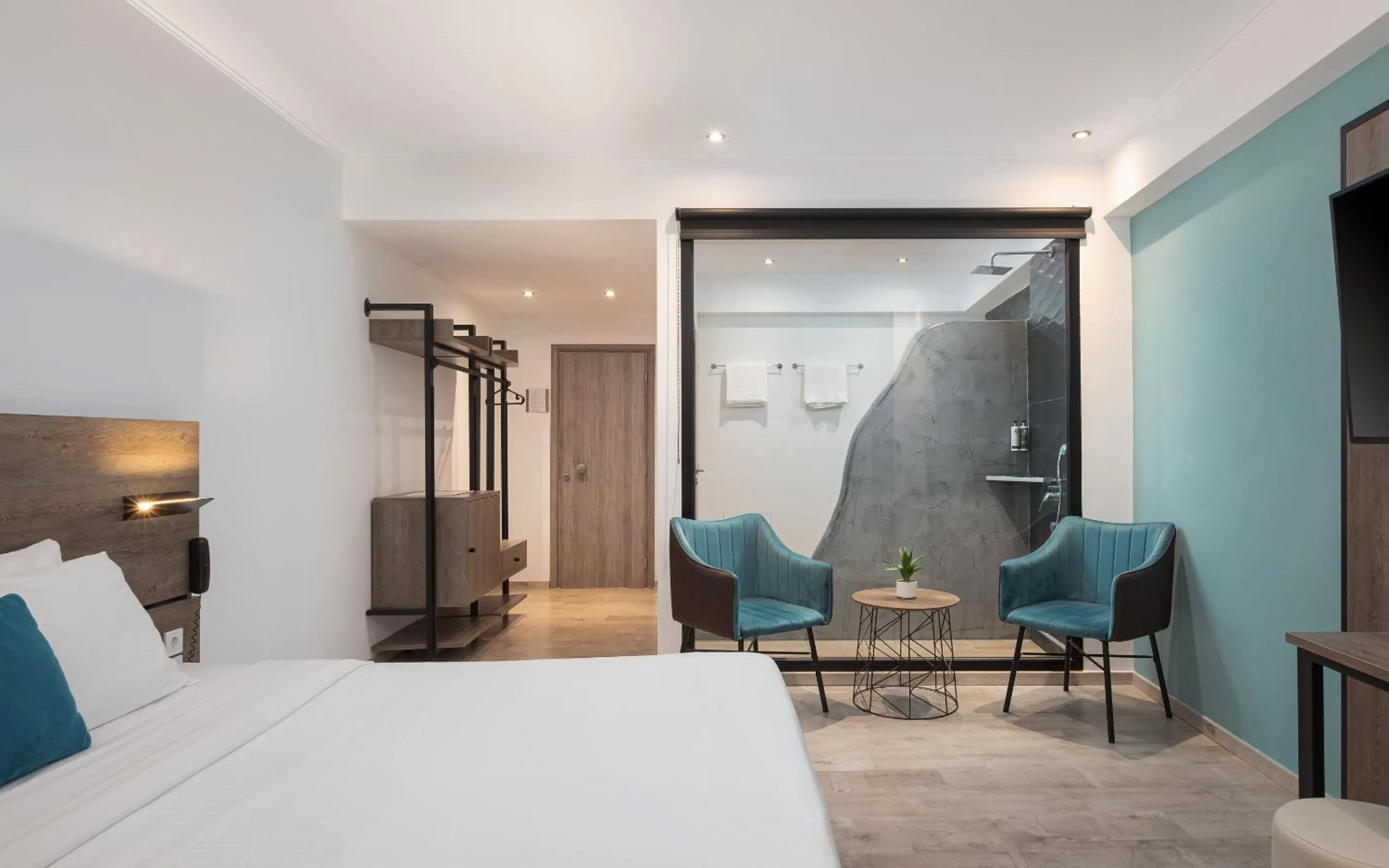 Shower, Bed in Sette Suites & Rooms - Adults Only