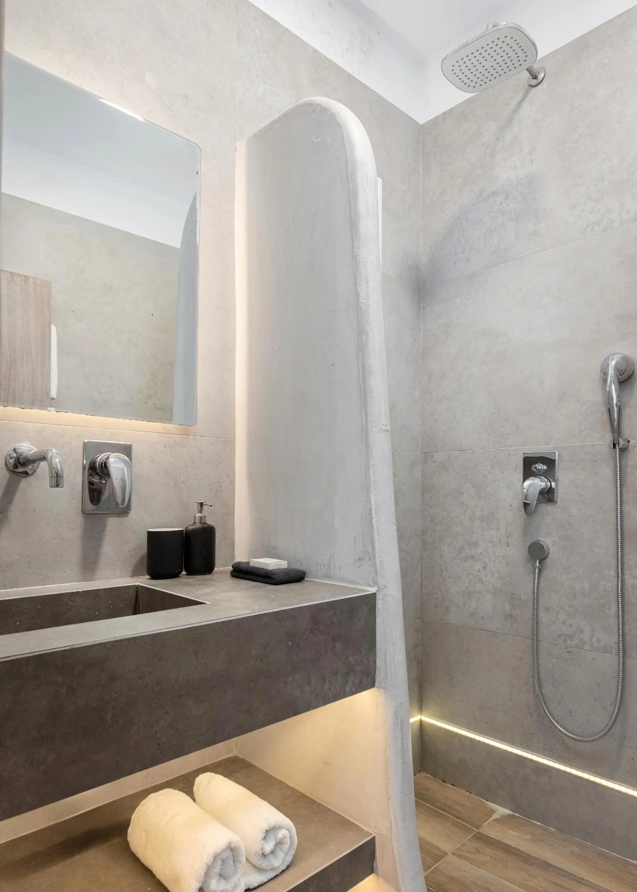 Shower in Sette Suites & Rooms - Adults Only