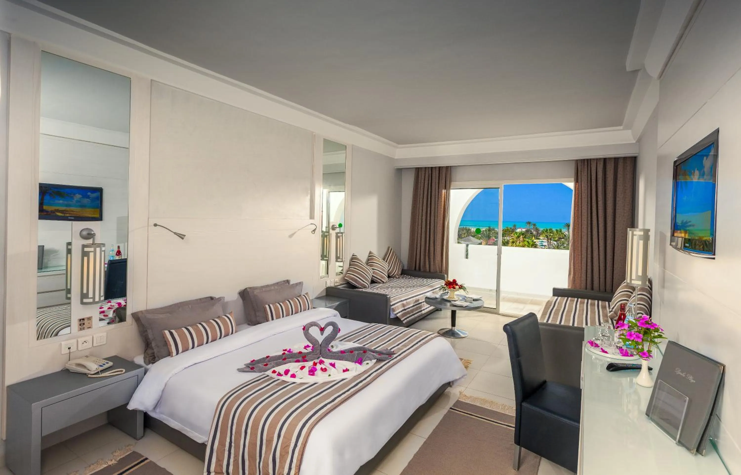 Bed in Djerba Plaza Thalasso & Spa