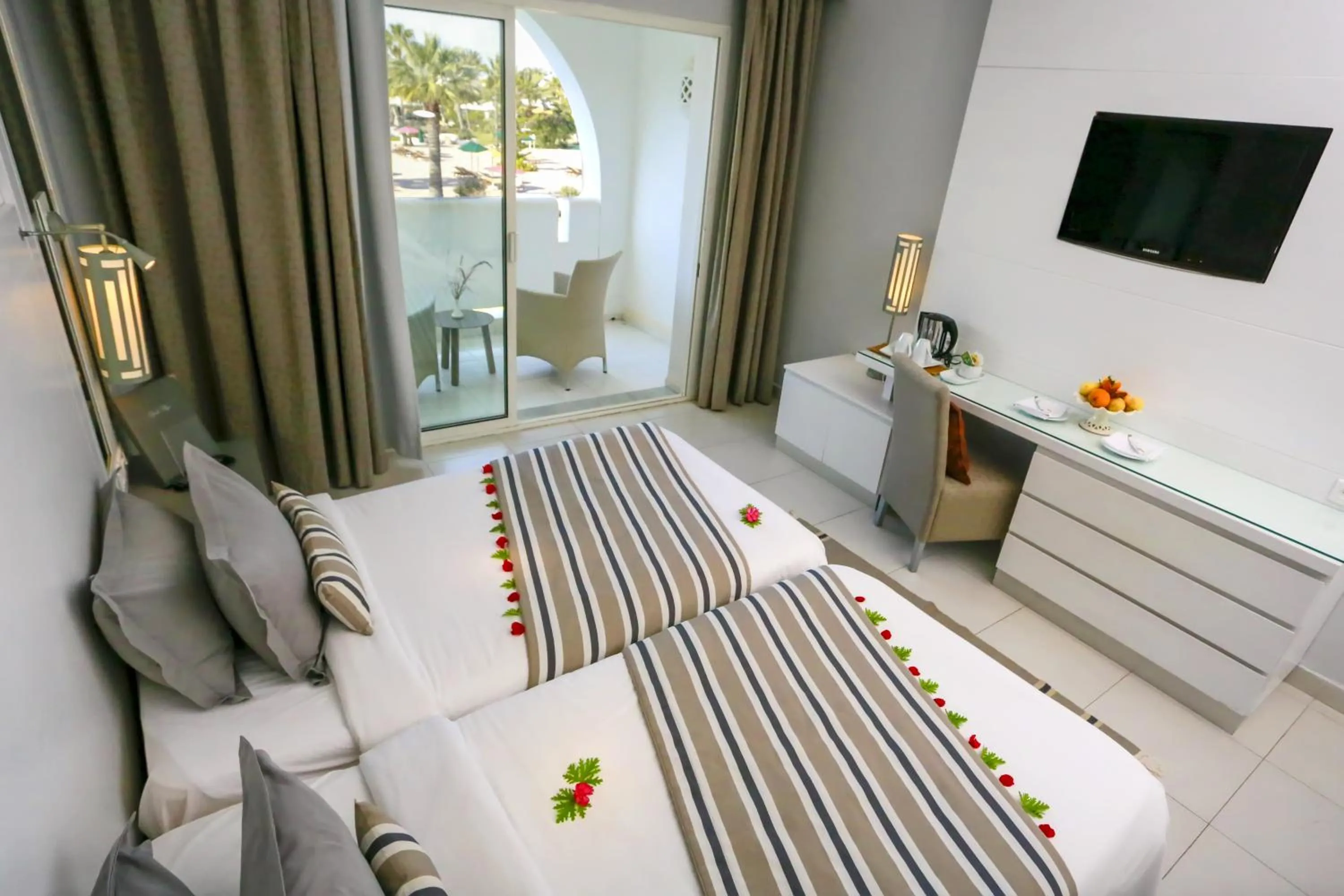 Bed in Djerba Plaza Thalasso & Spa